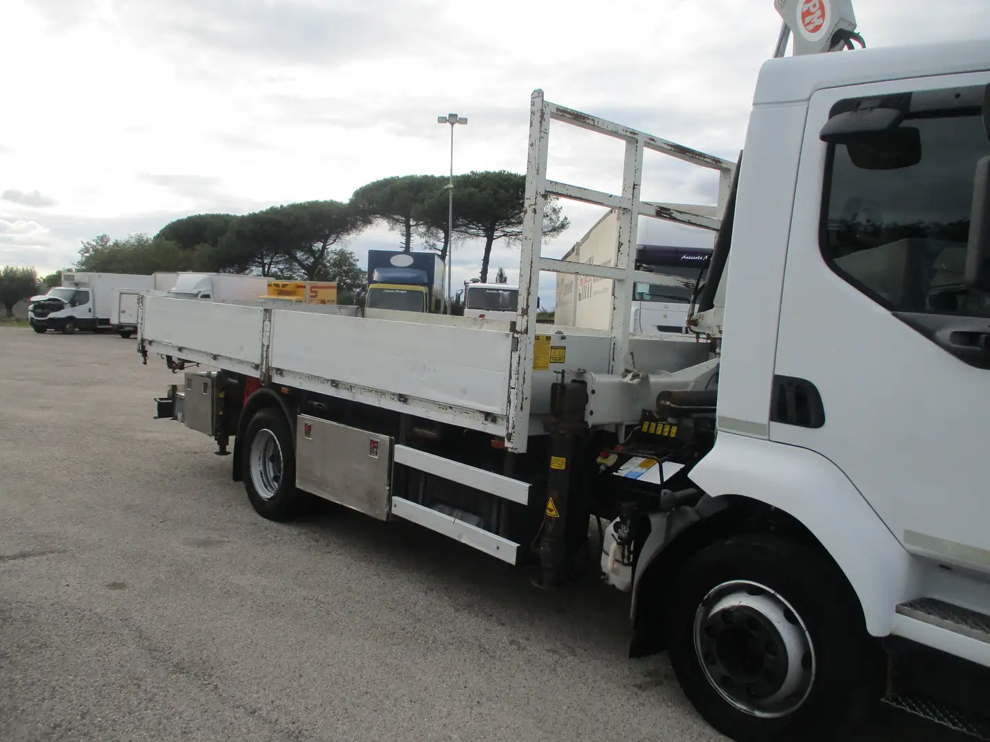 Iveco Renault MIDLUM 120/21 GRU PM 8523 4 PIEDI CAS. FIS Bílá - 2