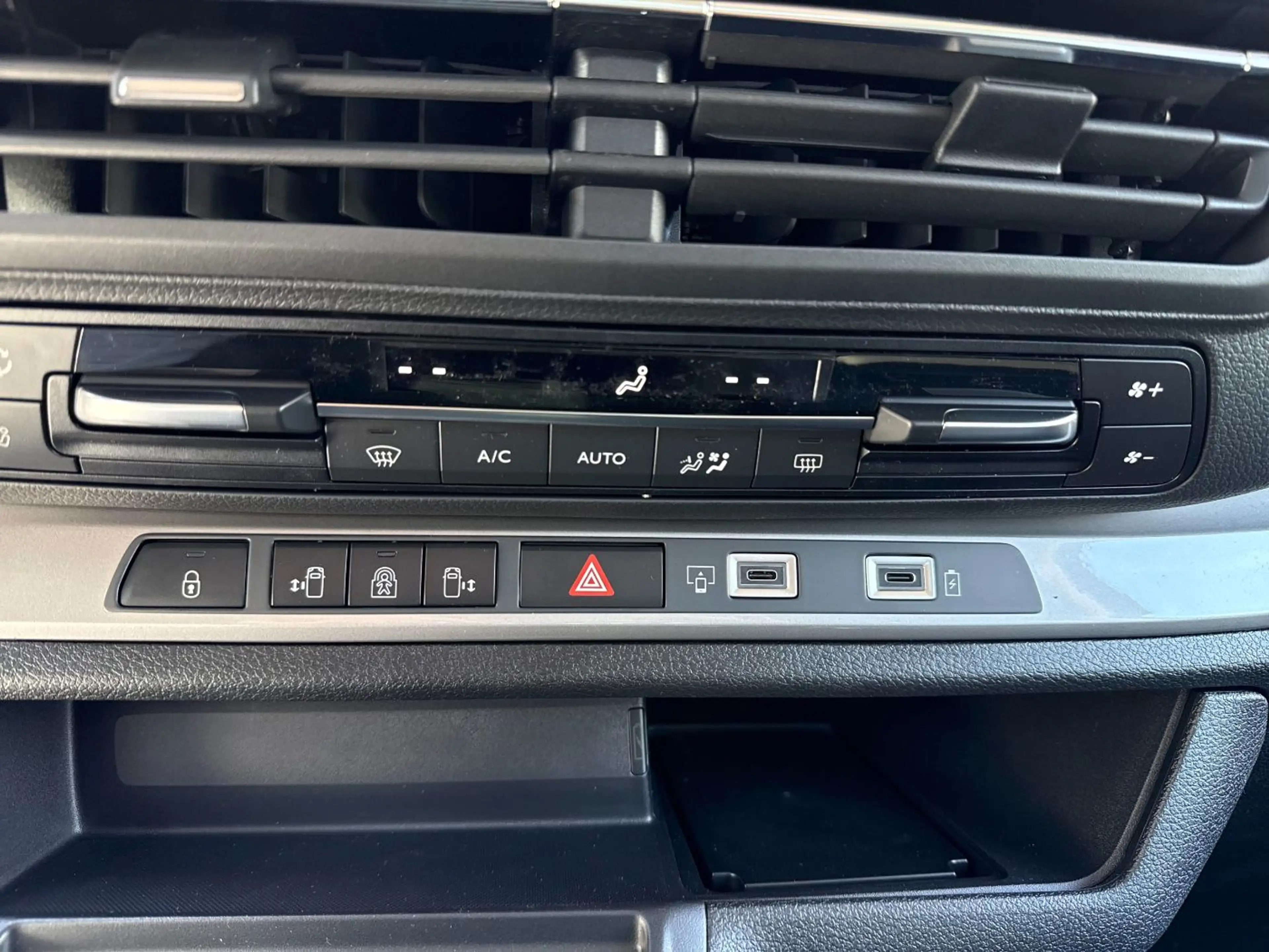 Citroen Spacetourer 2.2 Diesel 180 Max LED+Navi+SHZ+Kam. — photo 14