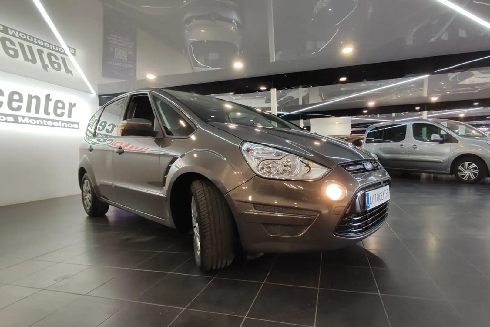 Ford S-Max 2.0 TDCi 140cv DPF Trend Powershift Grau - 2