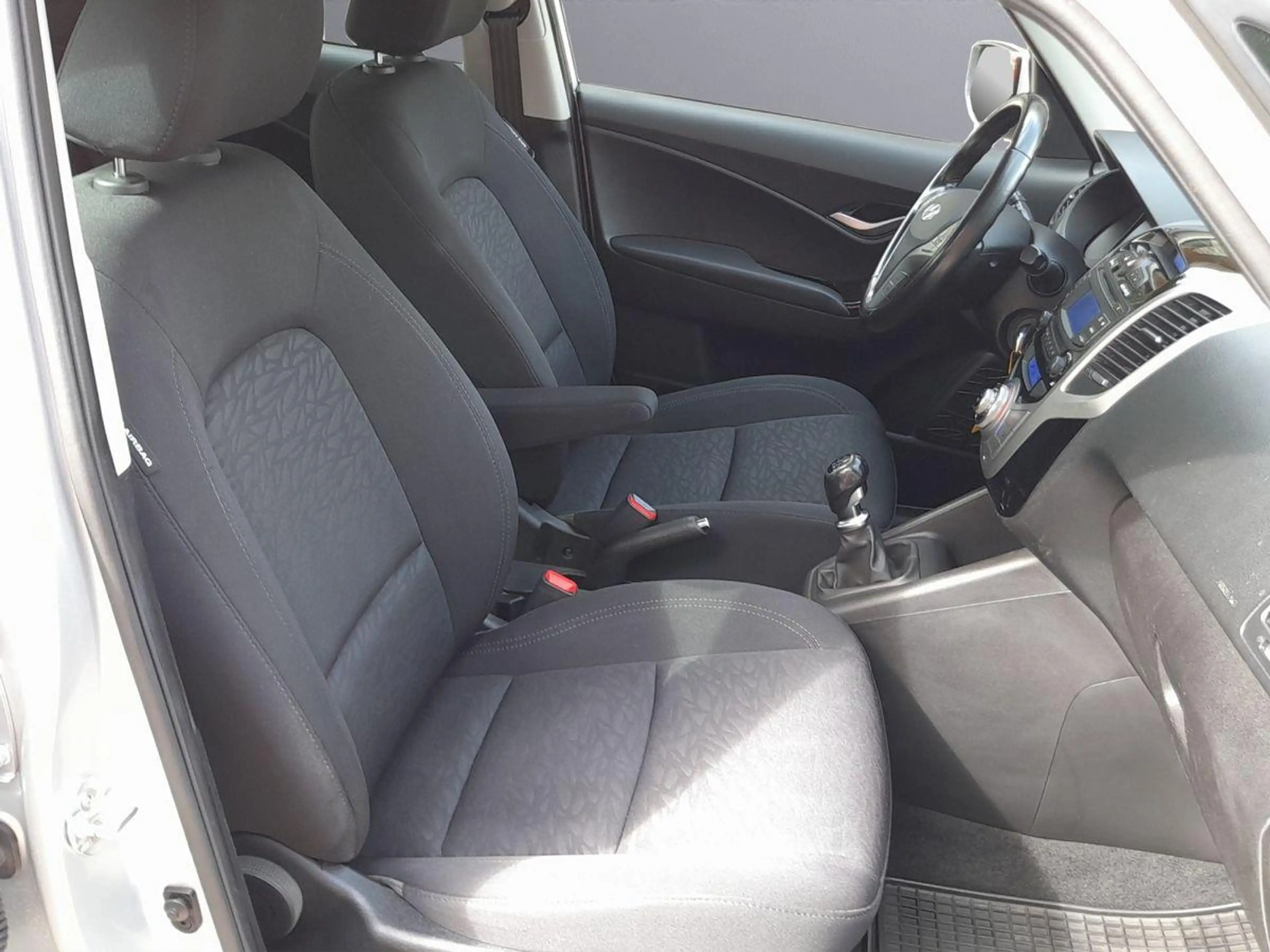 Hyundai iX20 I 1.6 CRDi I 116 PS I TEMPOMAT I USB I LM-Felgen I — photo 15