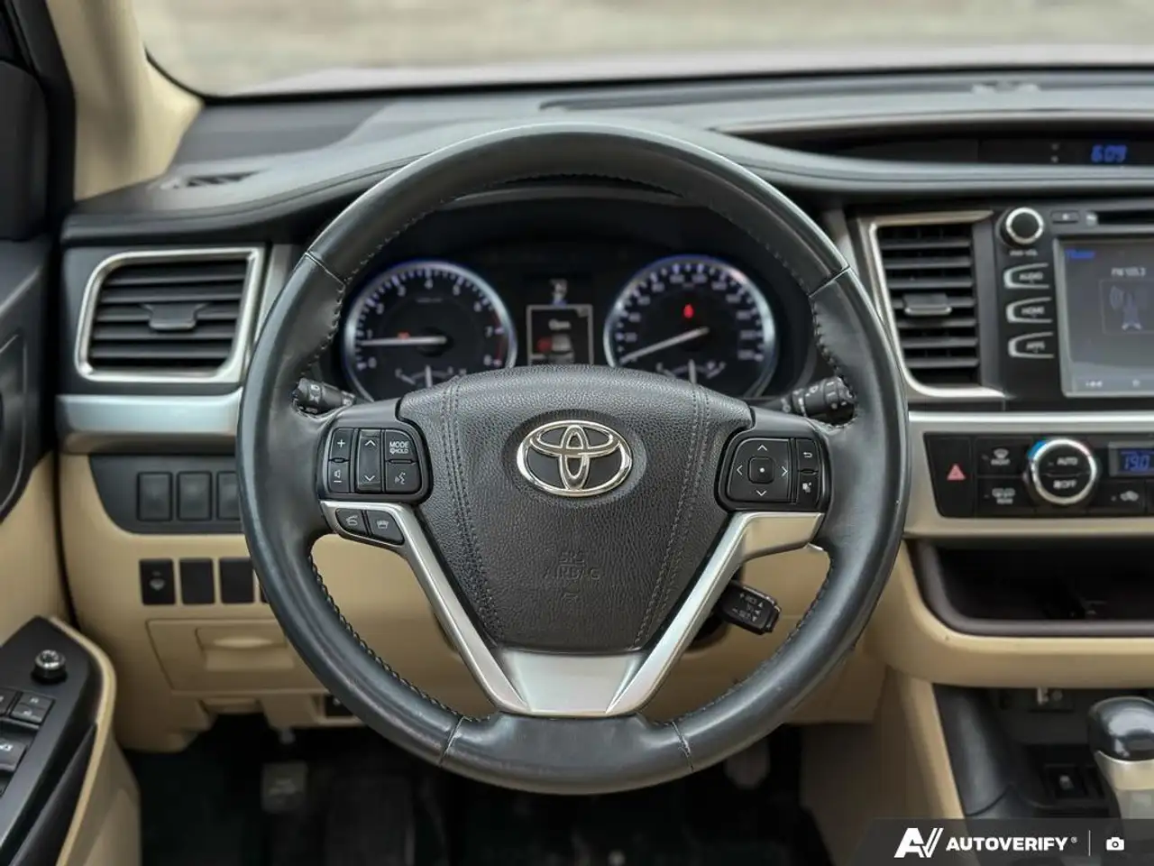Toyota Highlander снимка Toyota Highlander