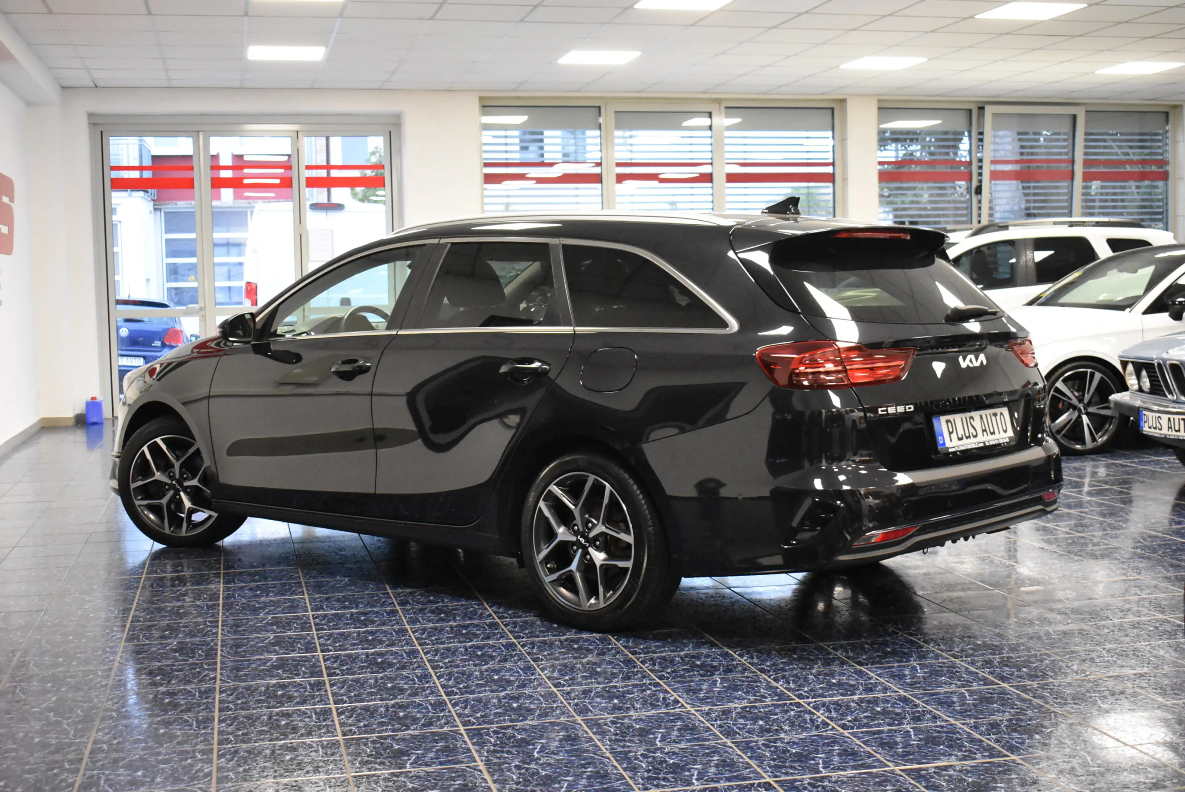 Kia Ceed SW / cee'd SW 1.6 CRDI Platin Aut Lede Panor — photo 2