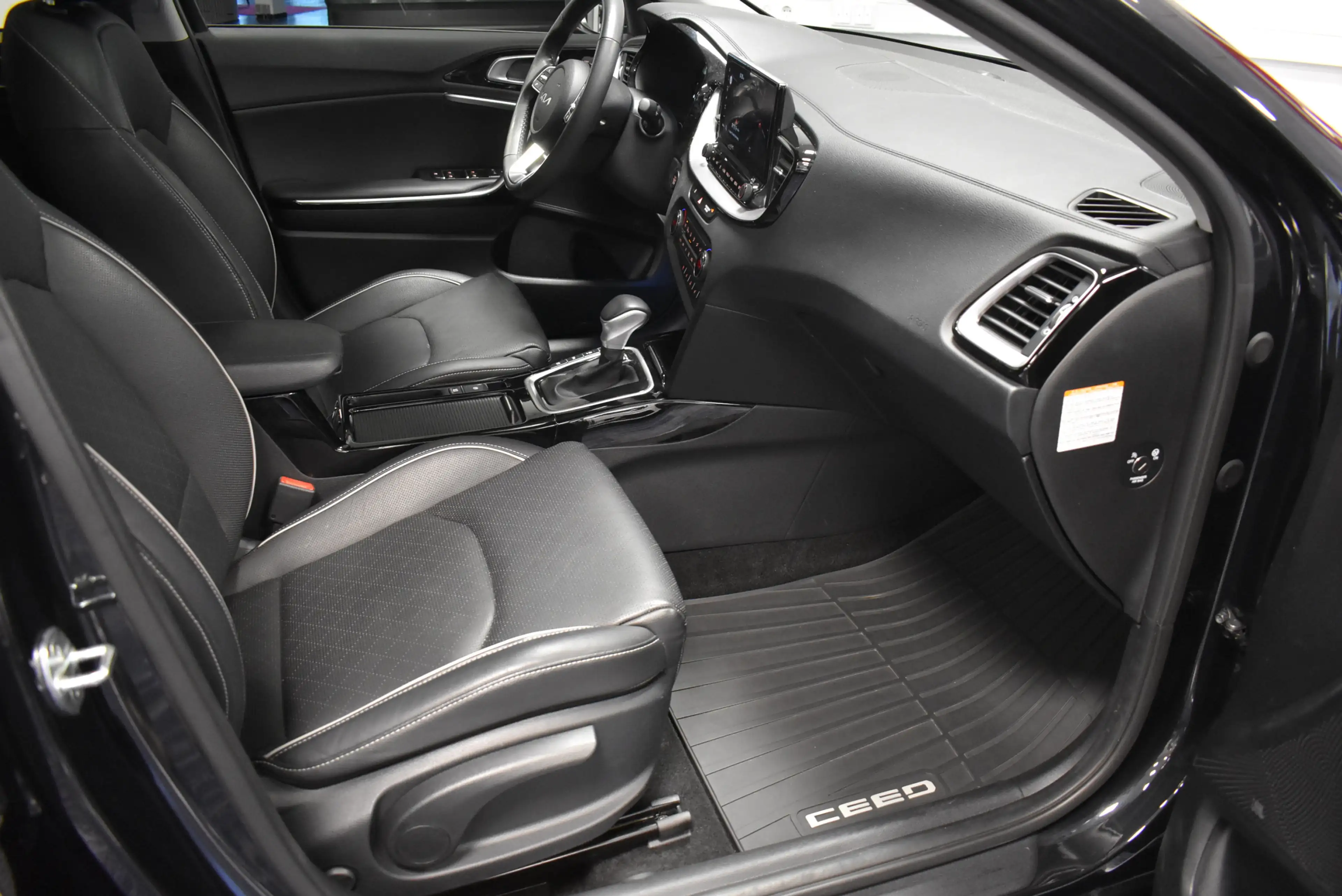 Kia Ceed SW / cee'd SW 1.6 CRDI Platin Aut Lede Panor — photo 7