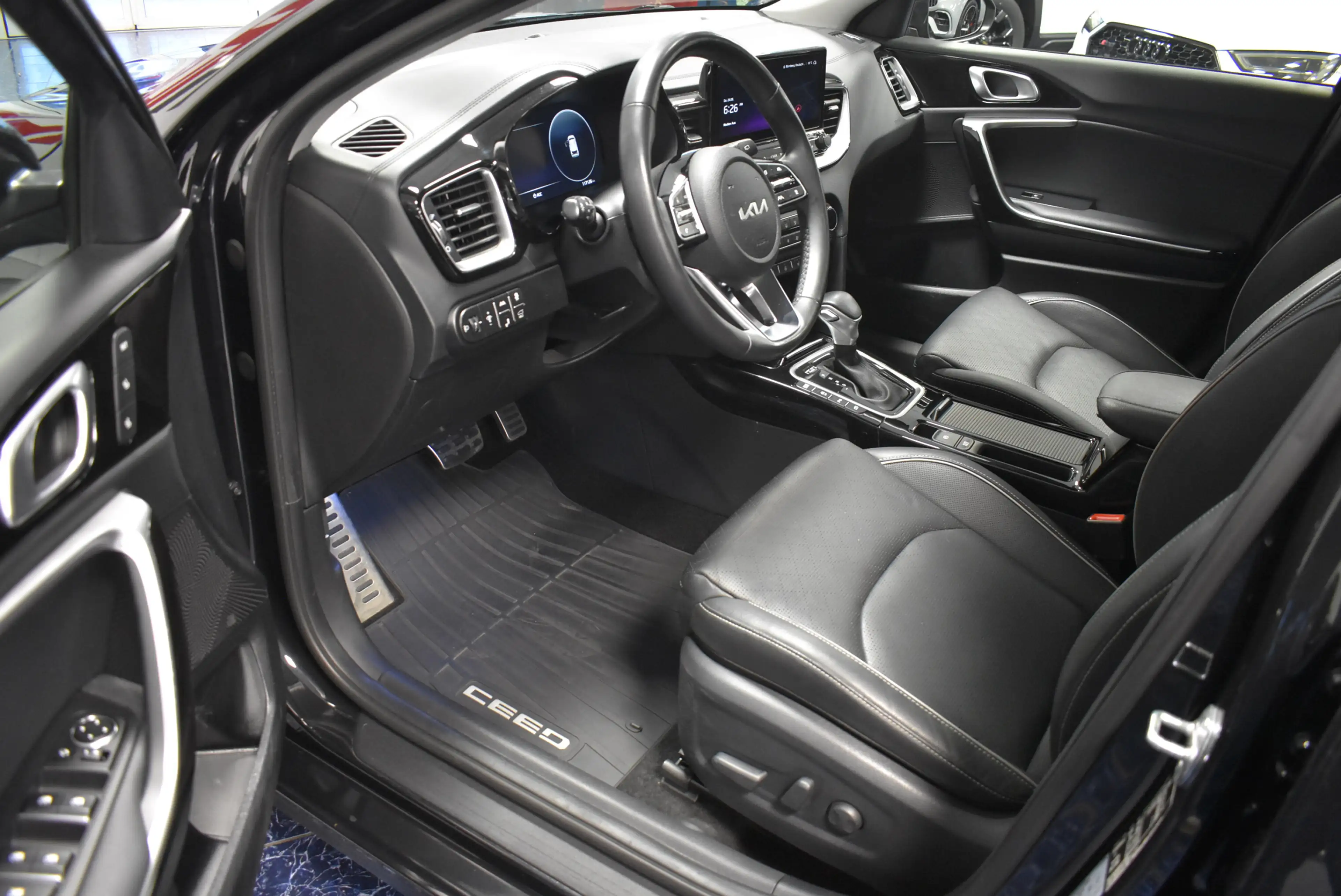 Kia Ceed SW / cee'd SW 1.6 CRDI Platin Aut Lede Panor — photo 6