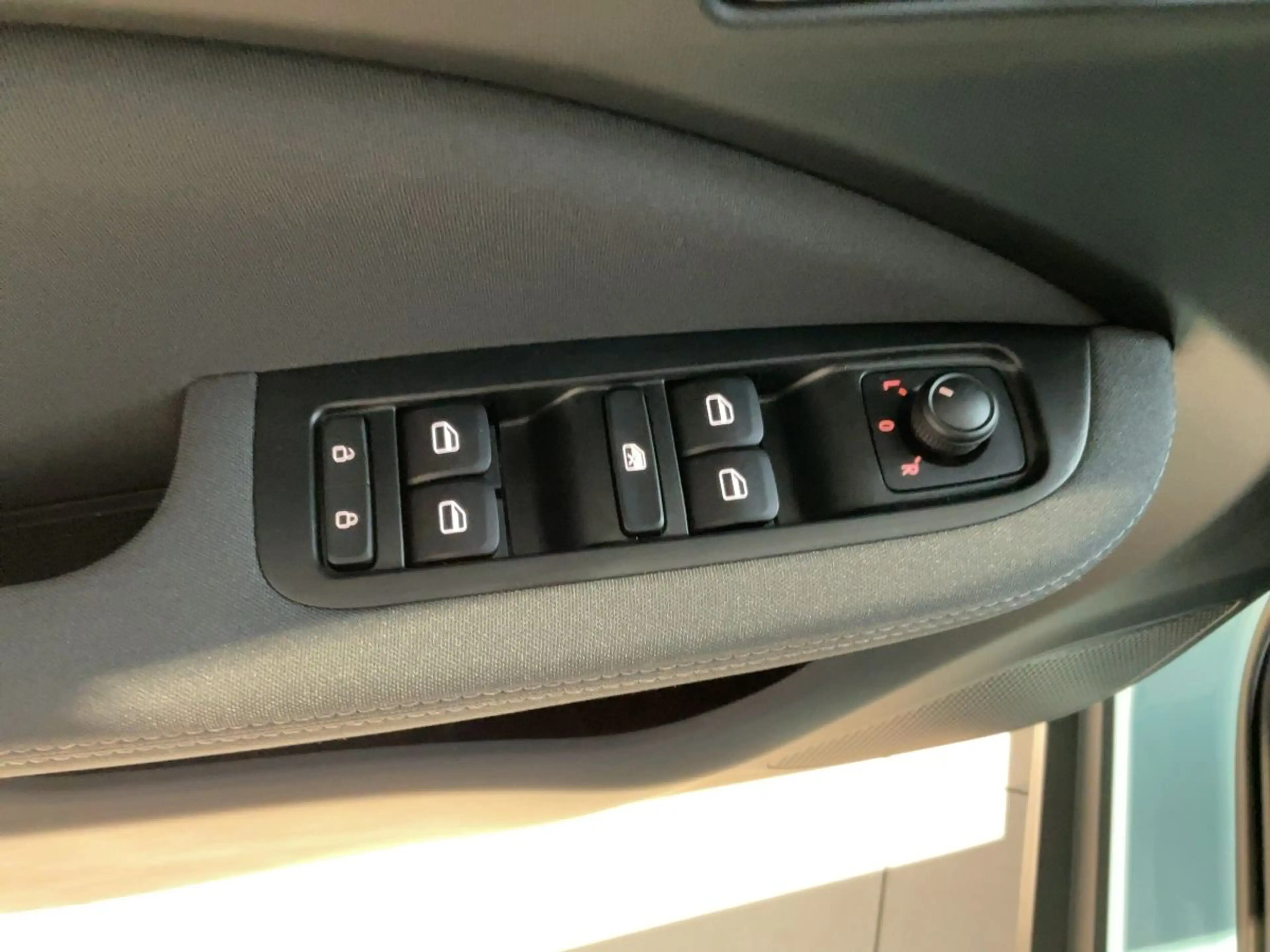 Leapmotor T03 37.3 kWh SMART NAVI KAMERA PDC PANO KLIMA — photo 15