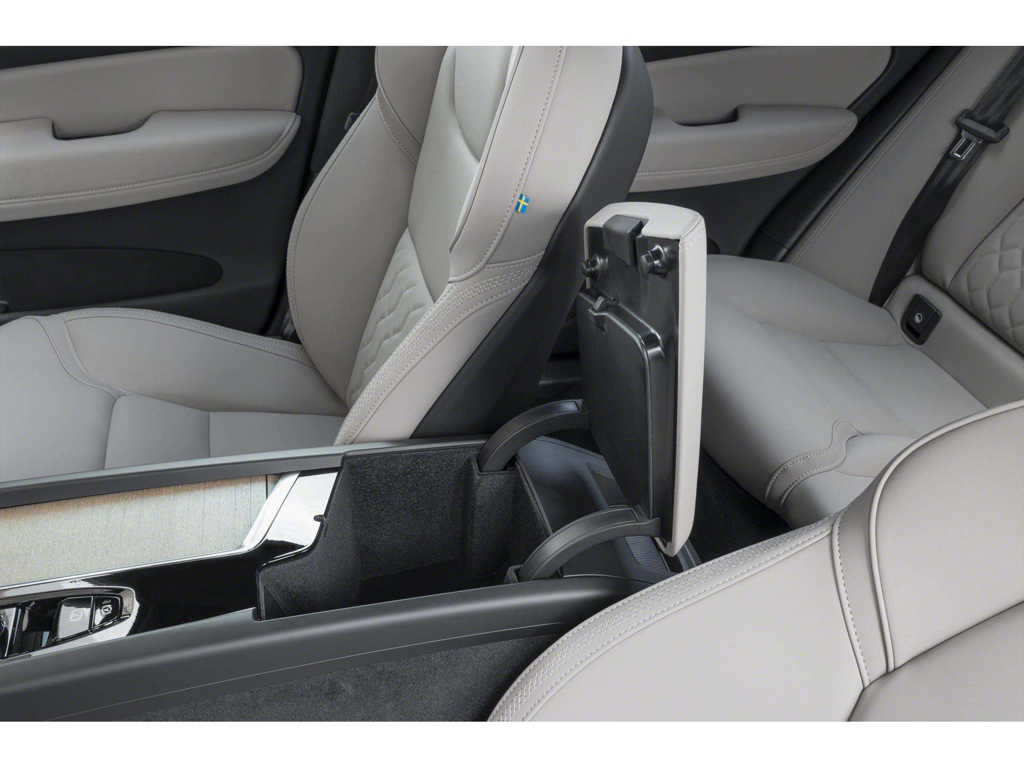 2026 Volvo XC60 PLUS^CARDAMON Interior^Low km^CPO Rate fr 3.49%* — photo 5