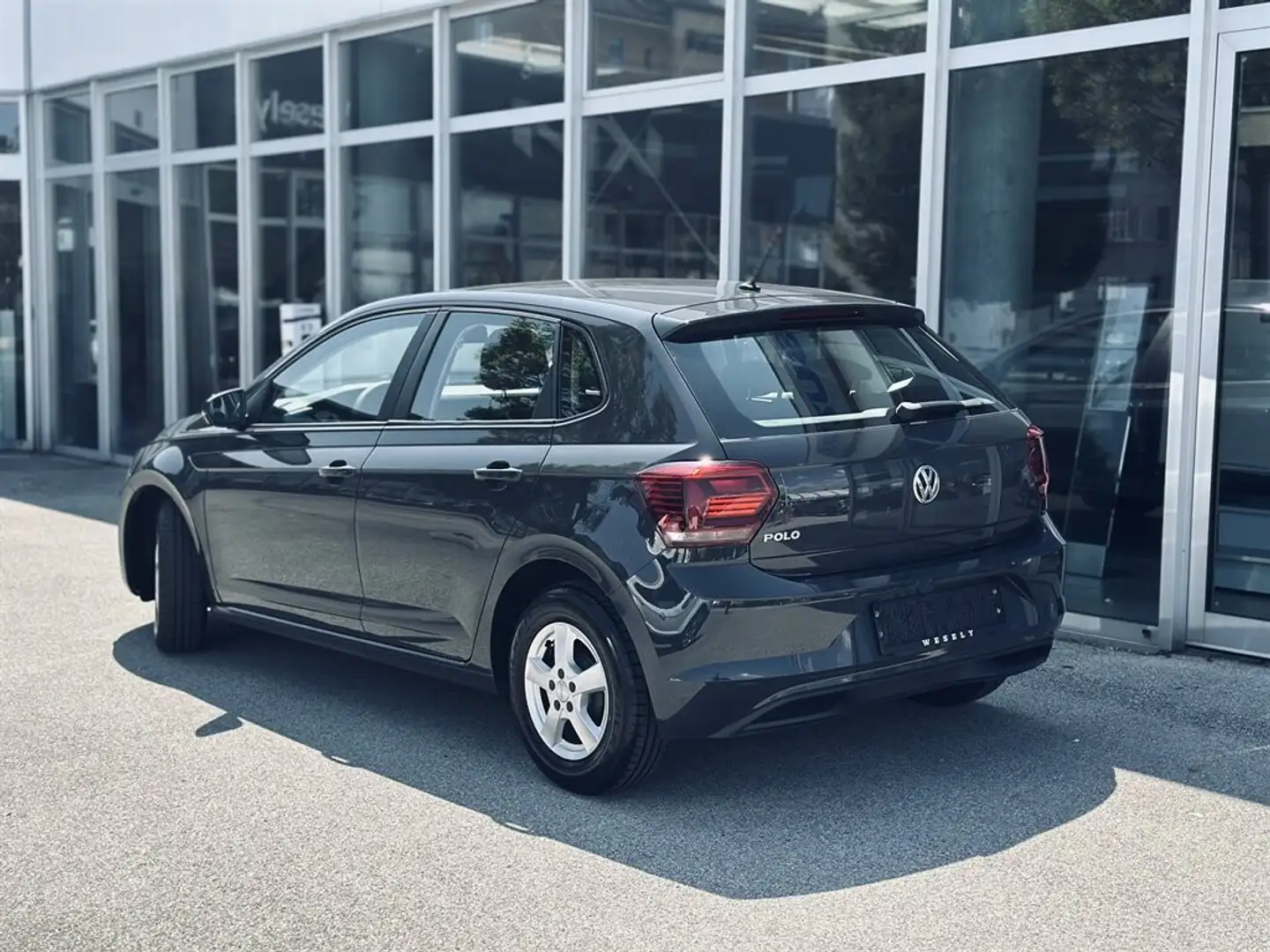 Volkswagen Polo 1,0 Grau - 2