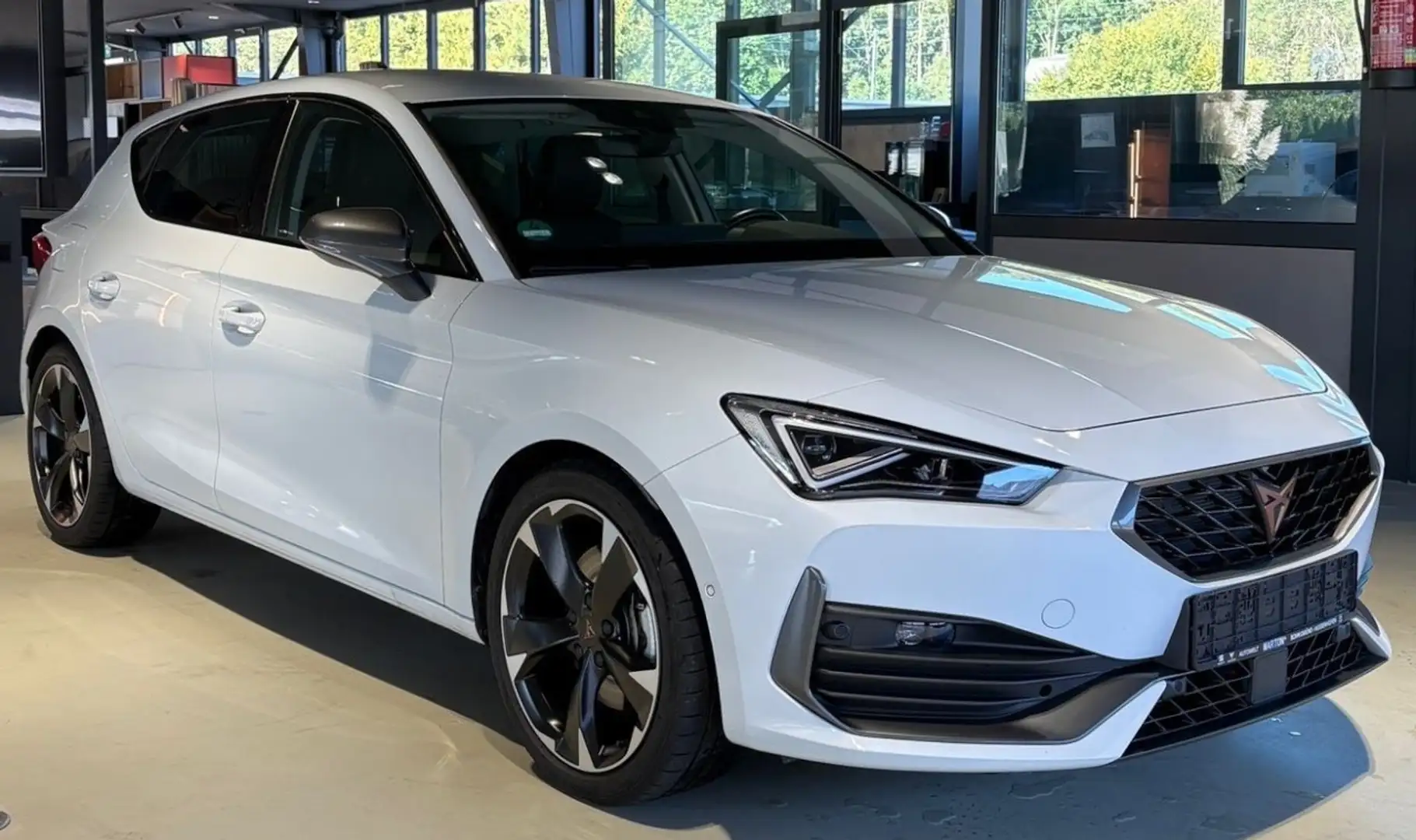 CUPRA Leon 2.0 TSI Navi Rückfahrkamera Sitzheizung Weiß - 2