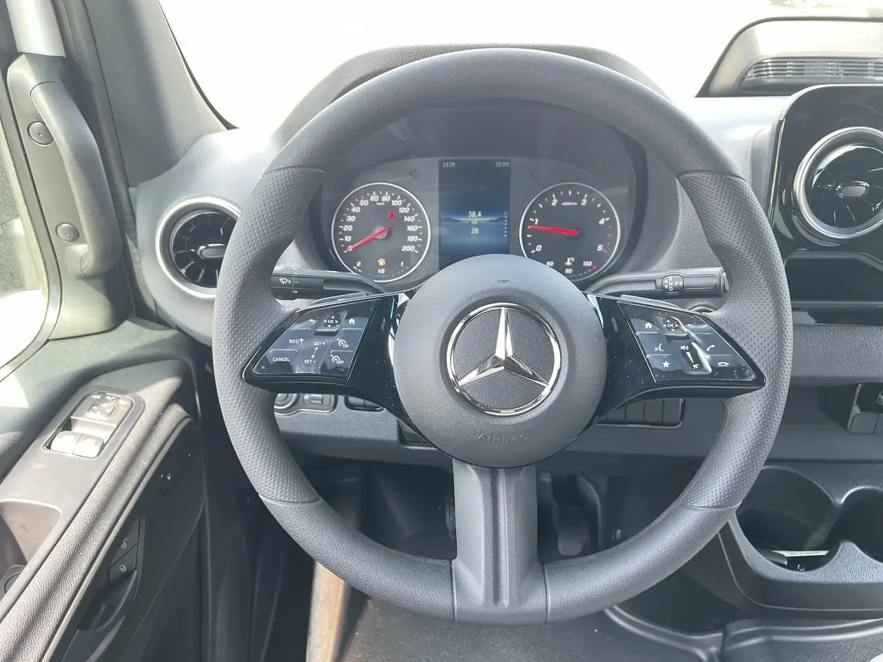 Mercedes-Benz Sprinter снимка Mercedes-Benz Sprinter