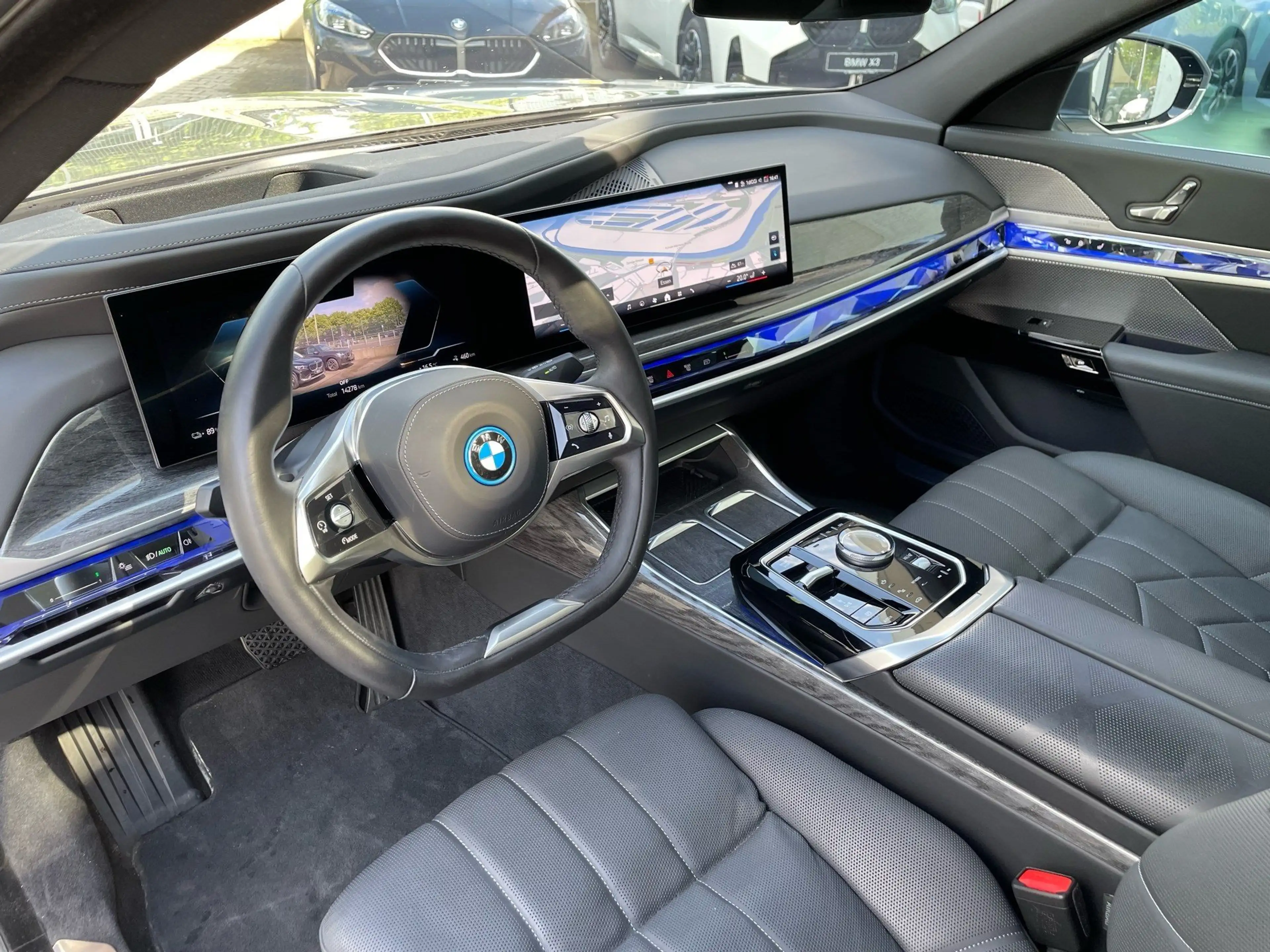 BMW i7 xDrive60 M Sport || 360 ACC Massage B&W — photo 3