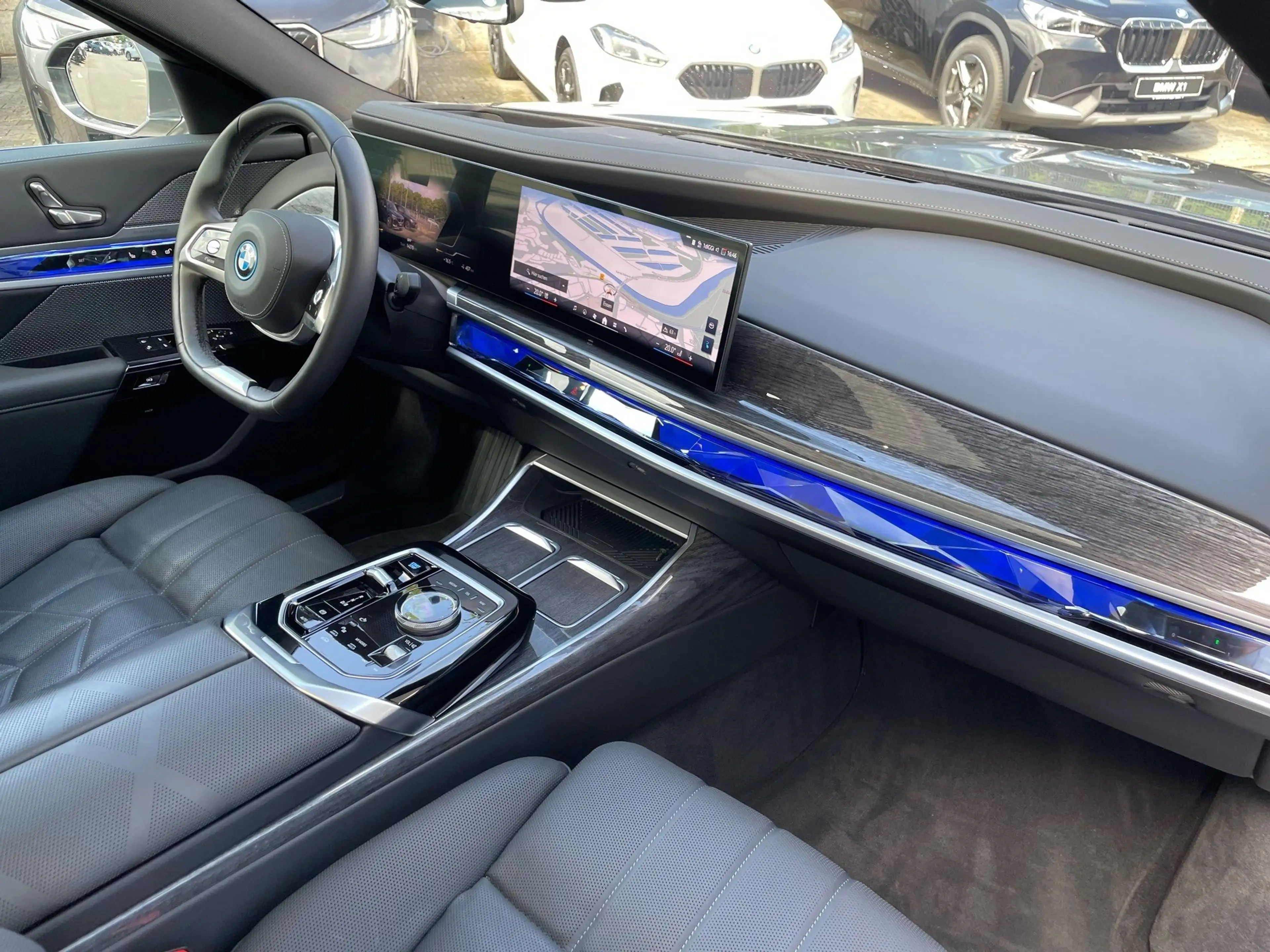 BMW i7 xDrive60 M Sport || 360 ACC Massage B&W — photo 4