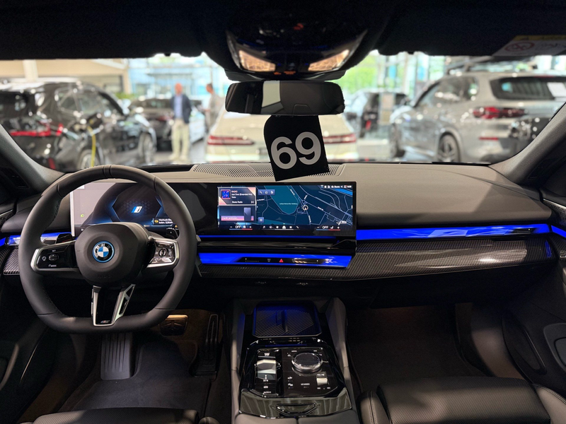 BMW 550 e xDrive M SportPro 21" Autobahn B&W Pano AHK 360° — photo 7
