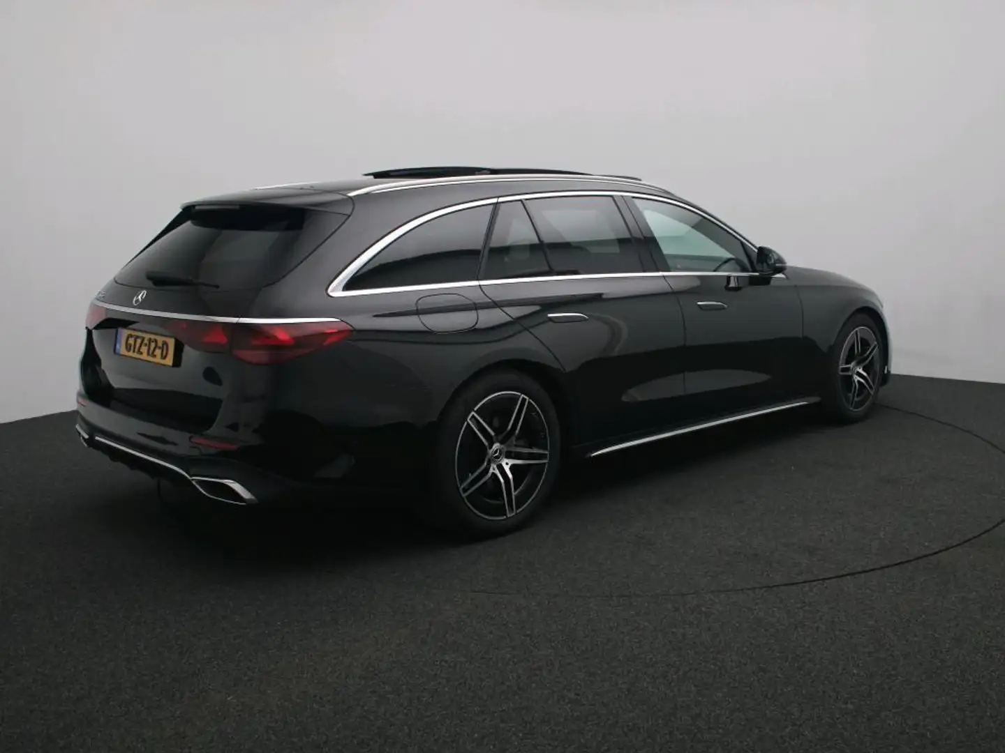 Mercedes-Benz E 300 Estate e AMG Line / Panoramadak/ SUPERSCREEN/ Burm Noir - 2