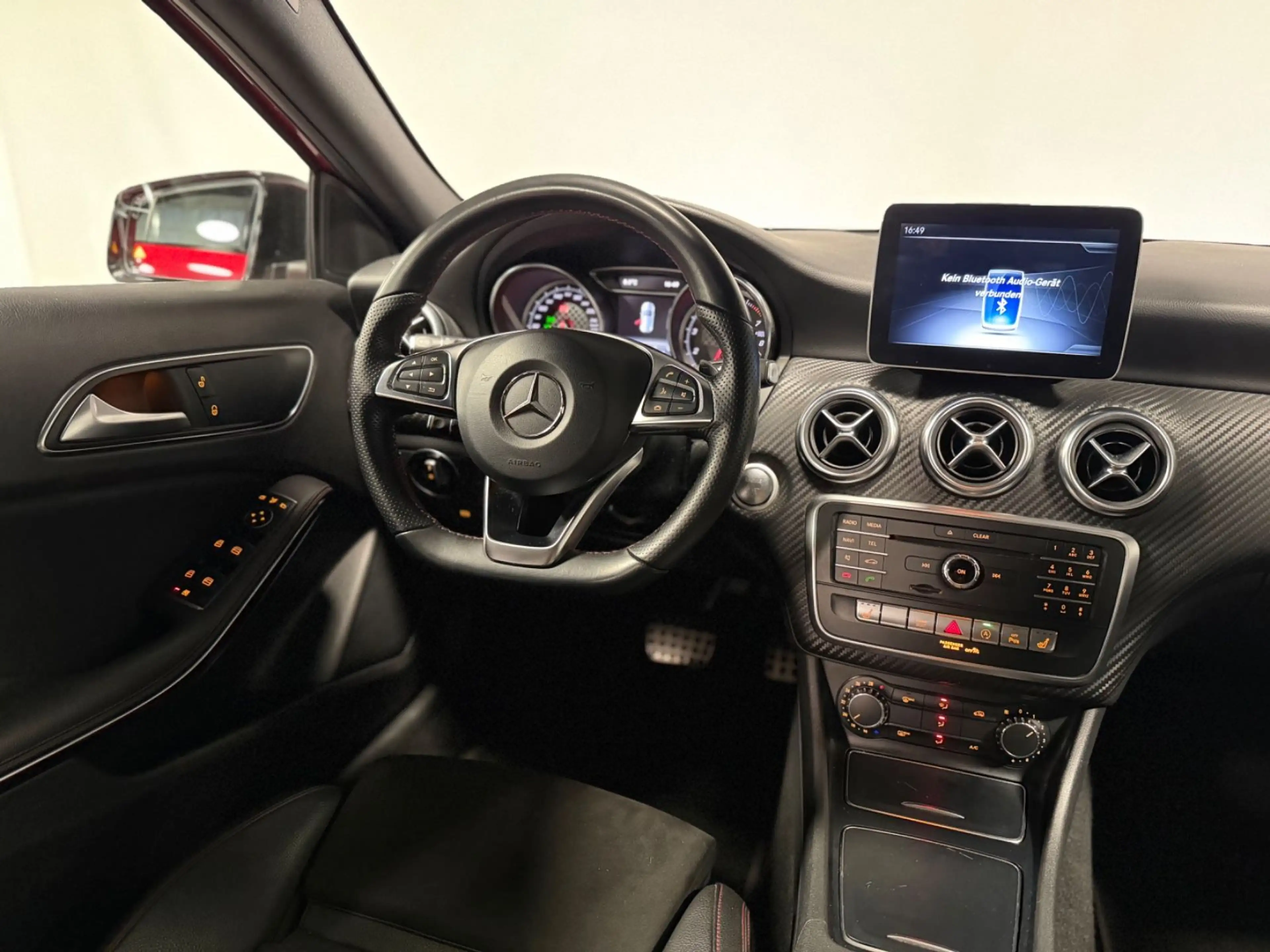 Mercedes-Benz A 220 A220 4Matic*Pano*AMG*Keyless*RFK*LED* — photo 11