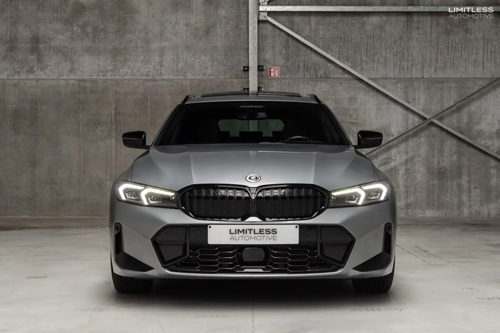 BMW 330 e Touring | M Sport / PANO / LED / HUD / VAT Grijs - 2