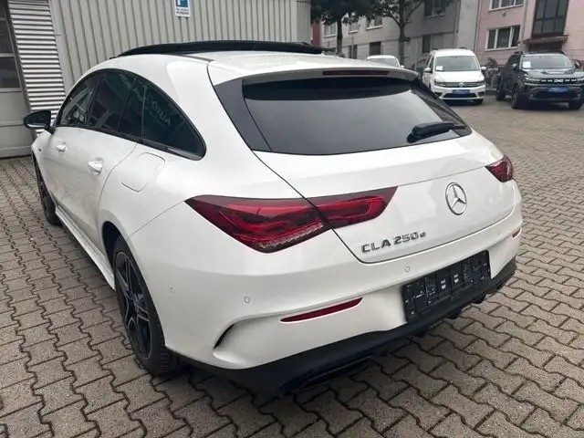 Mercedes-Benz 250 view 4