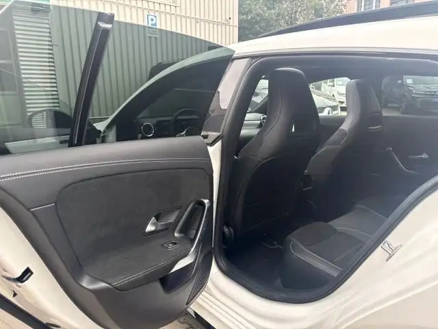 Mercedes-Benz 250 view 8