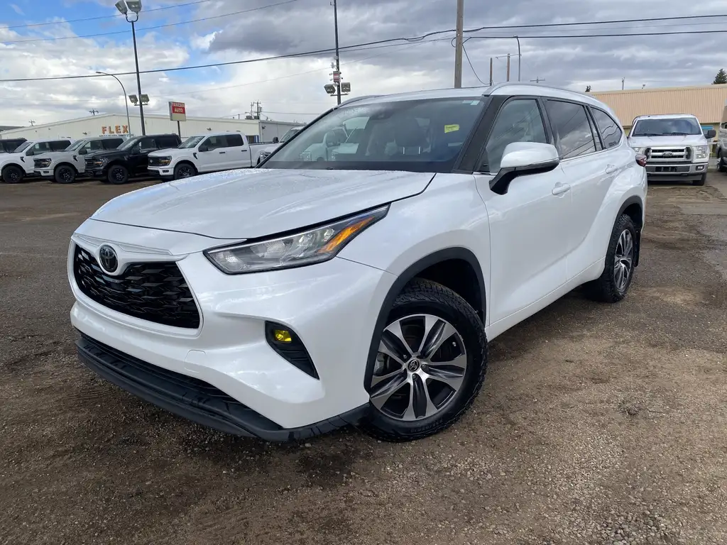 2022 Toyota Highlander XLE | Rear Cam | Heated Steering Wheel | SunRoof — photo 2