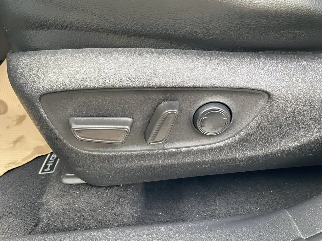2022 Toyota Highlander XLE | Rear Cam | Heated Steering Wheel | SunRoof — photo 8