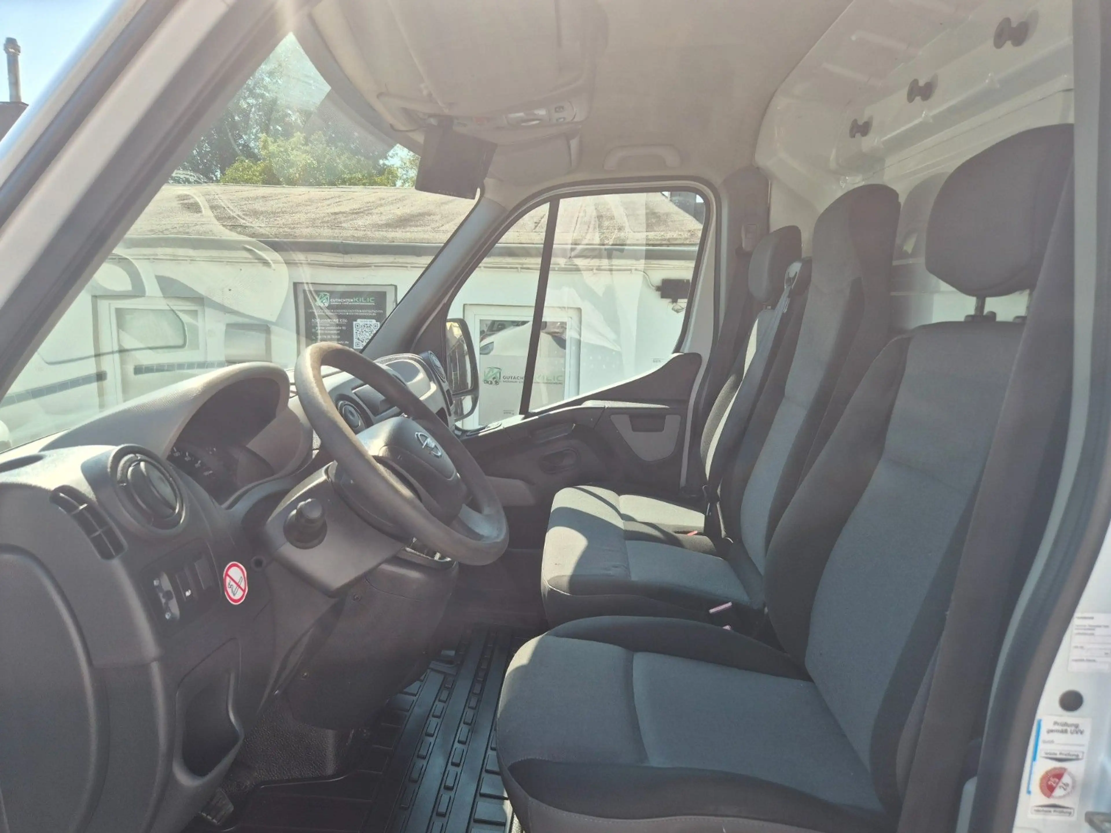 Nissan NV400 Kastenwagen L2H2*AHK 2500KG*Regale* — photo 13