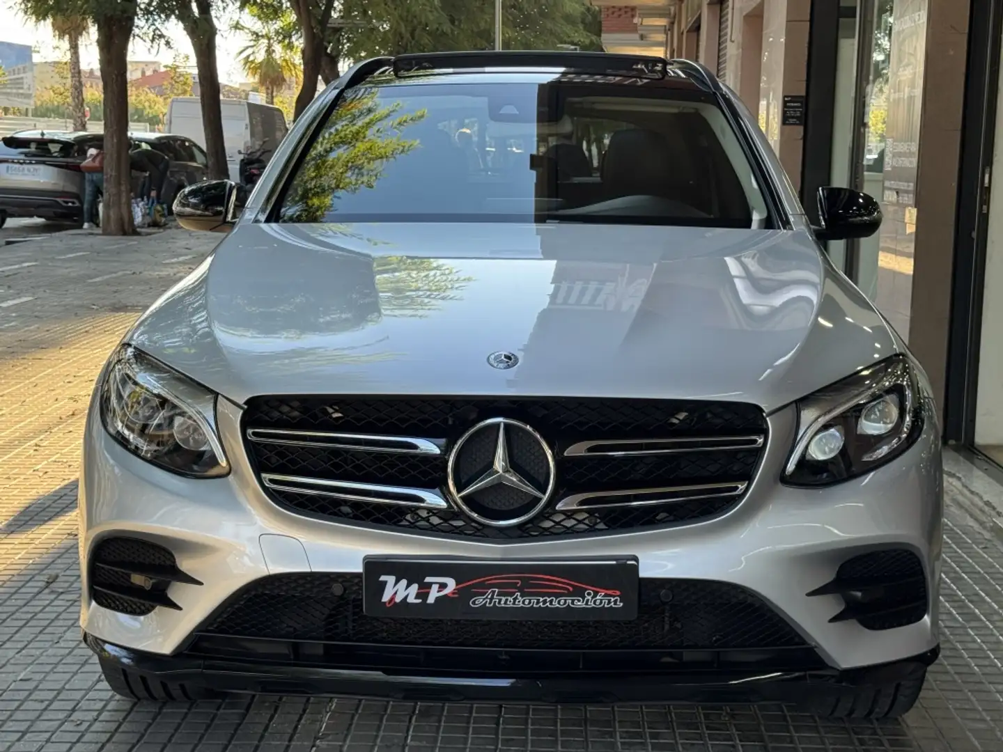 Mercedes-Benz GLC 220 220d 4Matic Aut. Plateado - 2
