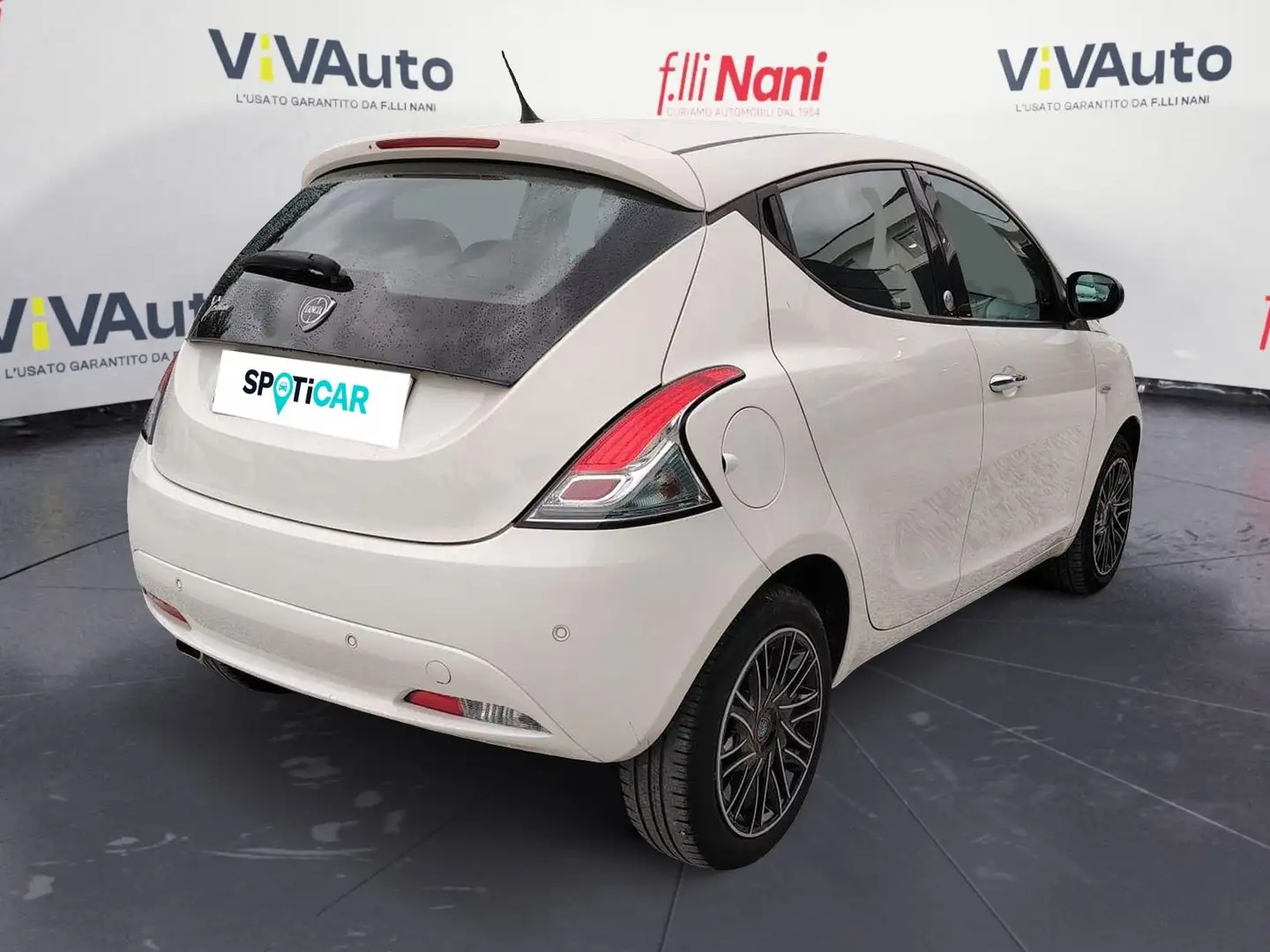 Lancia Ypsilon 1.2 69 CV 5 porte GPL Ecochic Gold Bianco - 2