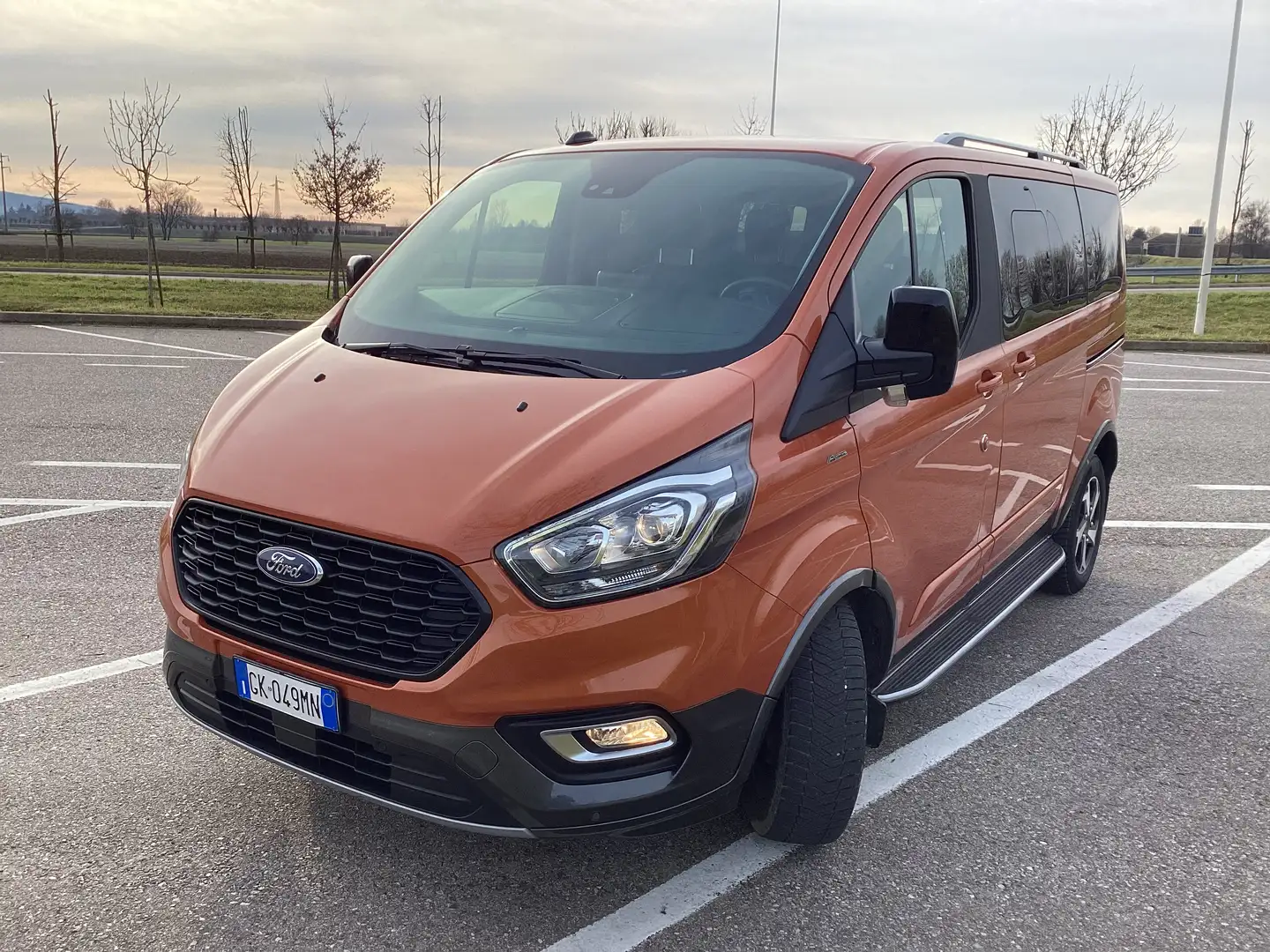 Ford Tourneo Custom Active  2.0 170CV Automatico - N1 autocarro Arancione - 1