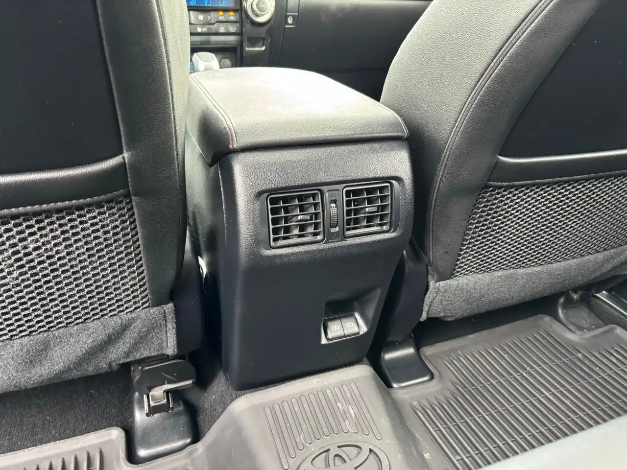 Toyota 4-Runner снимка Toyota 4-Runner