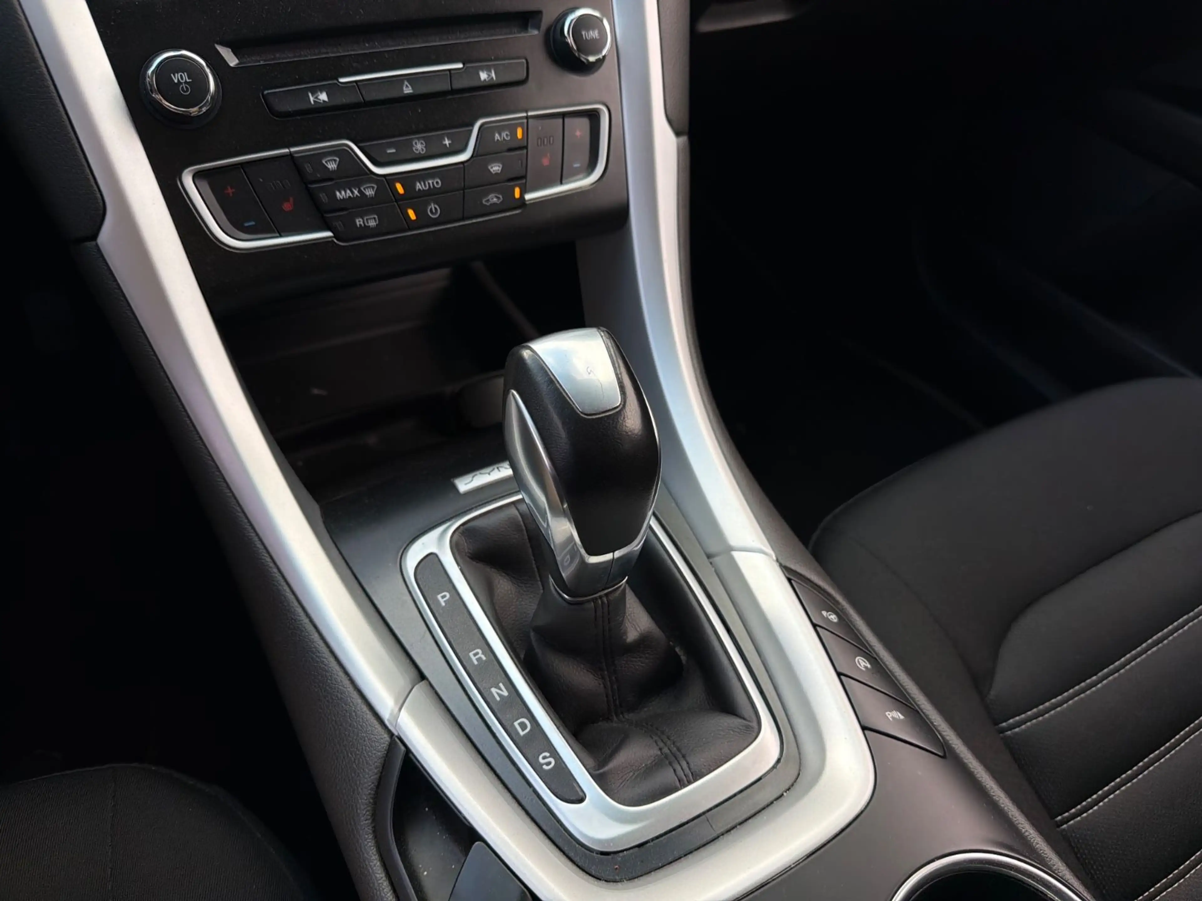 Ford Mondeo Turnier Business Edition — photo 19