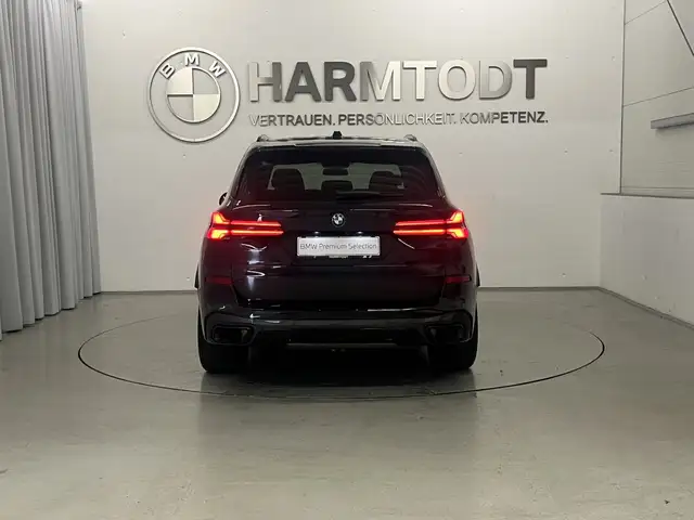 BMW X5 view 4