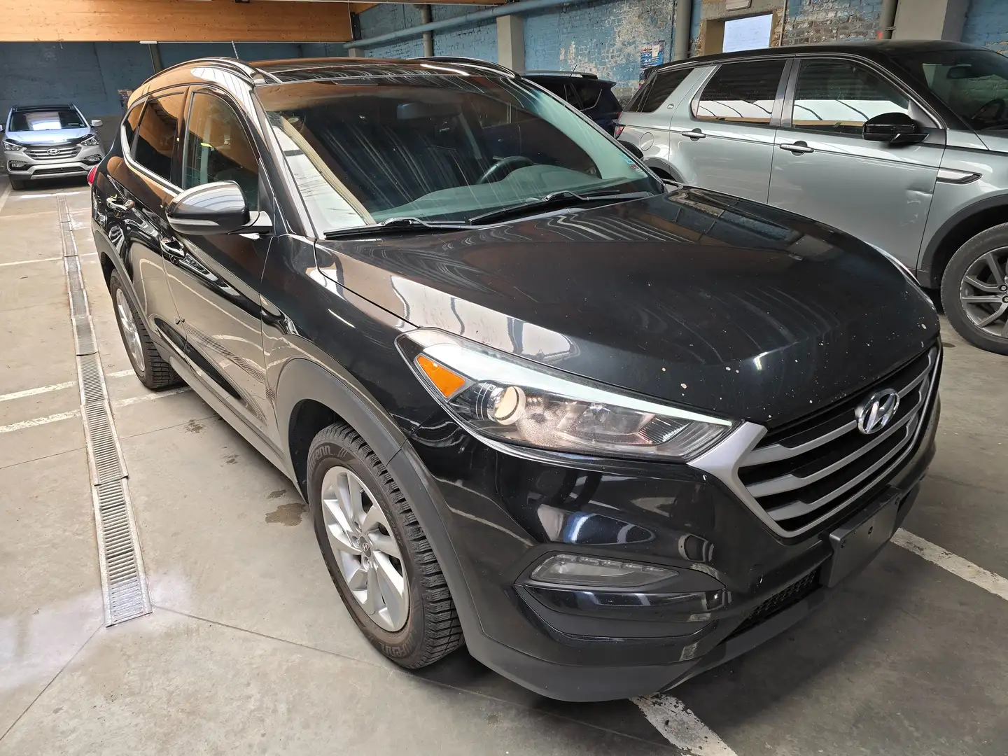 Hyundai TUCSON 2.0 4WD . Export Out Of Europe Noir - 1