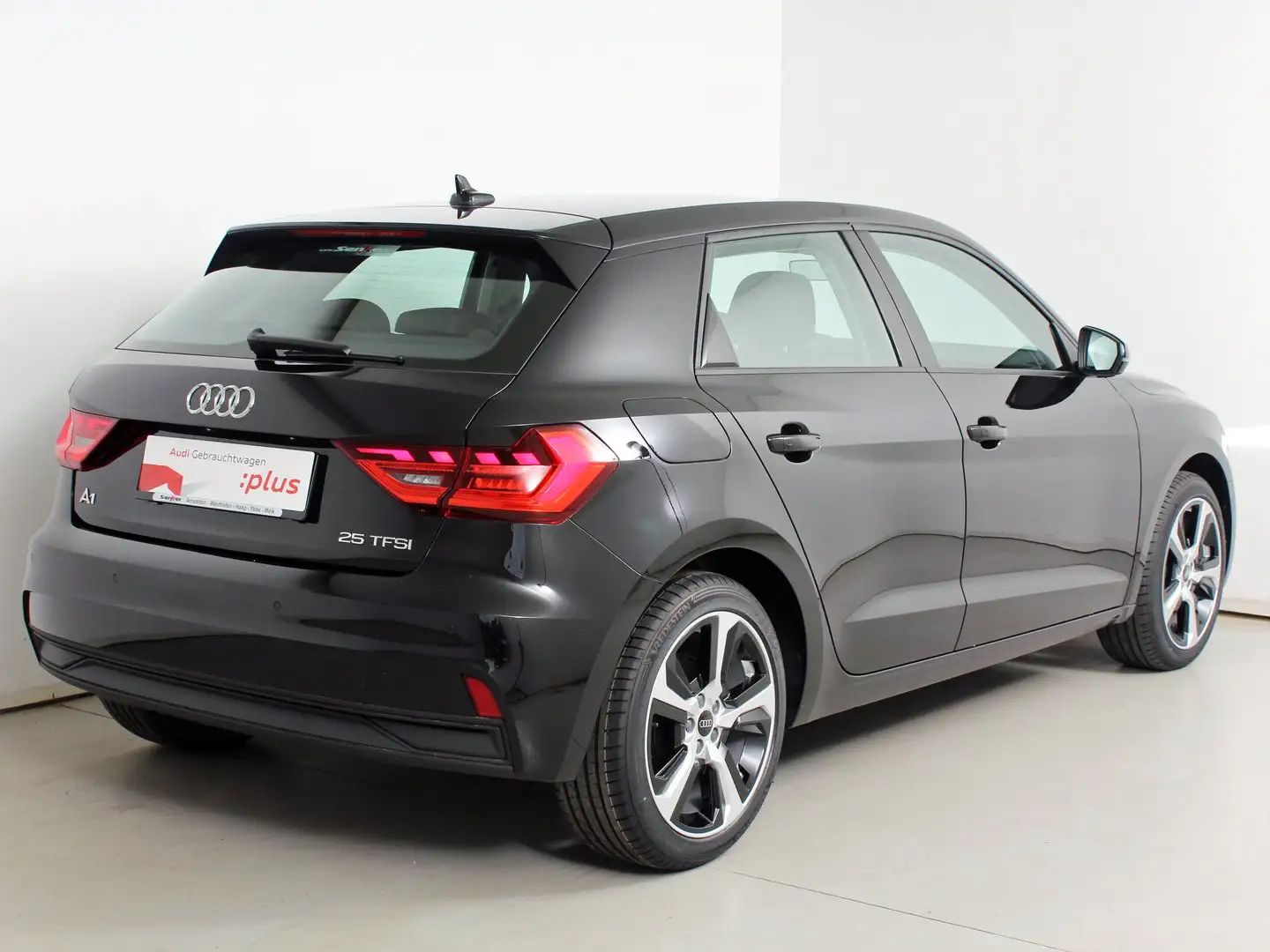Audi A1 25 TFSI intense Zwart - 2