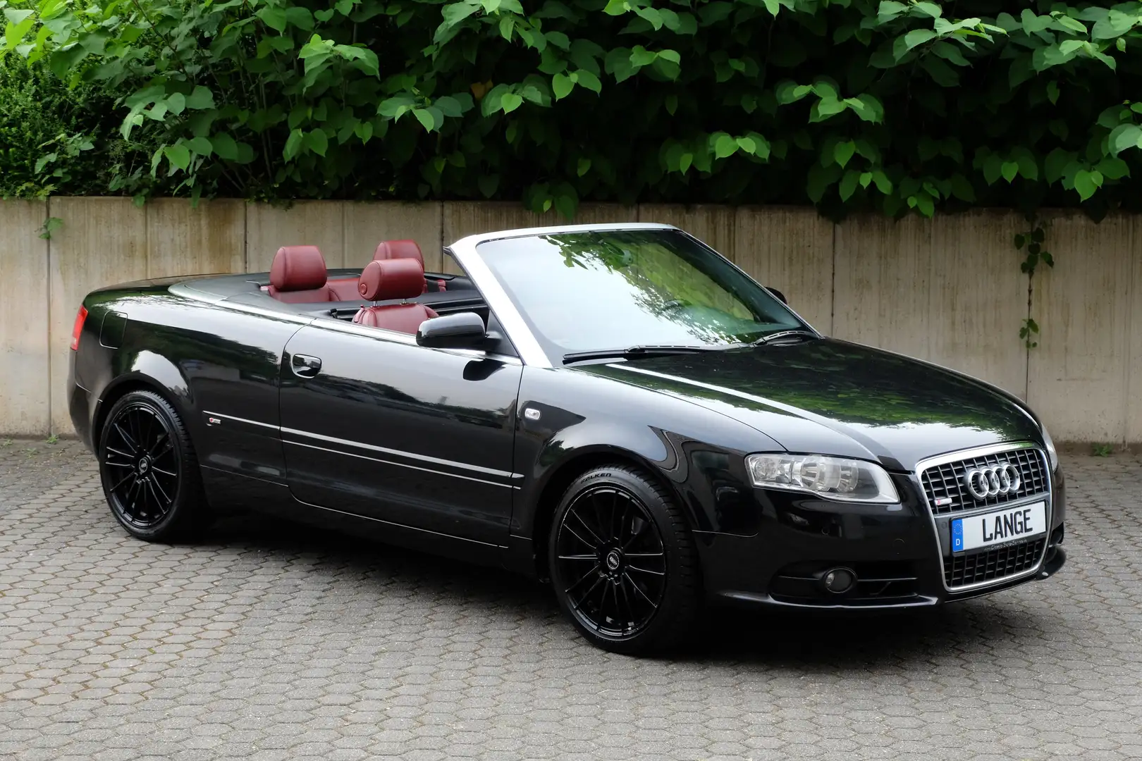 Audi A4 2.0 TDI Schalter in gepfegtem Zustand !!!! Noir - 1