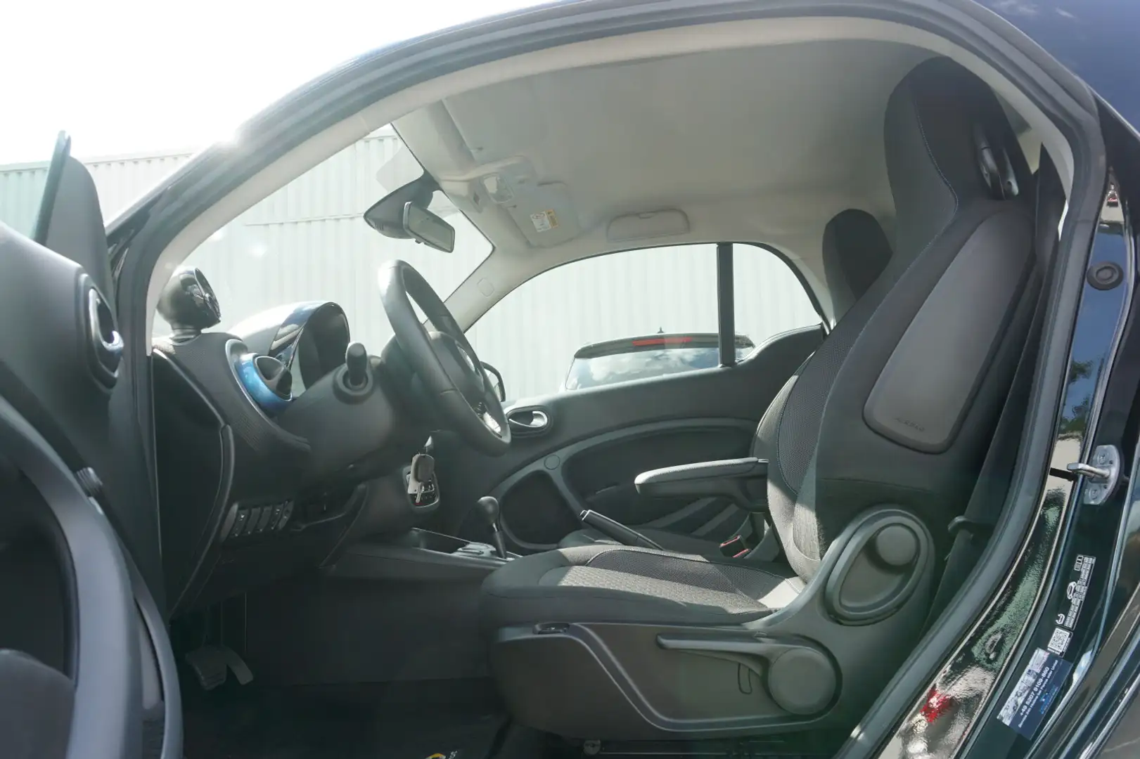 smart forTwo smart EQ fortwo Tempomat, LED Tagfahrlicht, ESP, Sitzheizung, Sitzhöhenverst. Fahrerseite Schwarz - 2