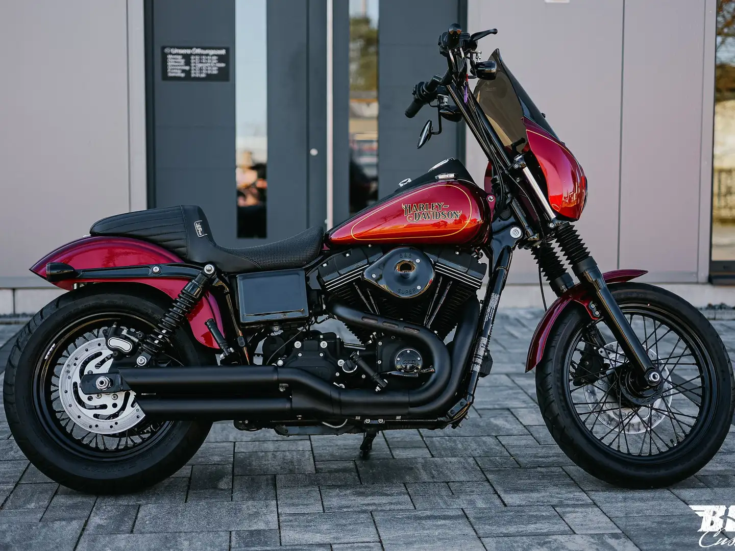 Harley-Davidson Street Bob Mega Umbau Club Style Top Zustand Rouge - 1