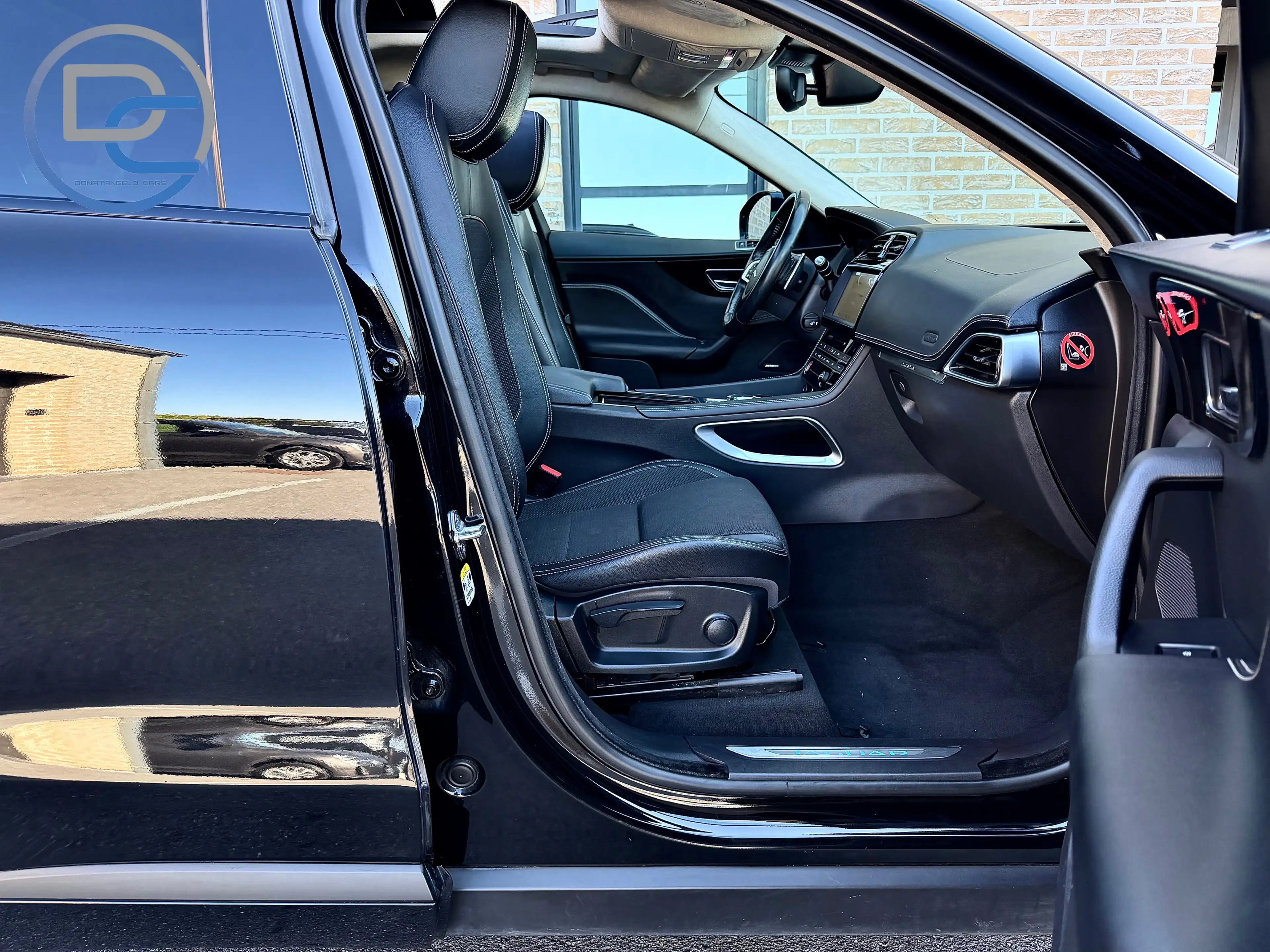 Jaguar F-Pace F-Pace 2.0 D R-Sport 180CV BoiTE AUTO TOIT PANORAMIQUE CUIR NAVI XÉNONS — photo 8