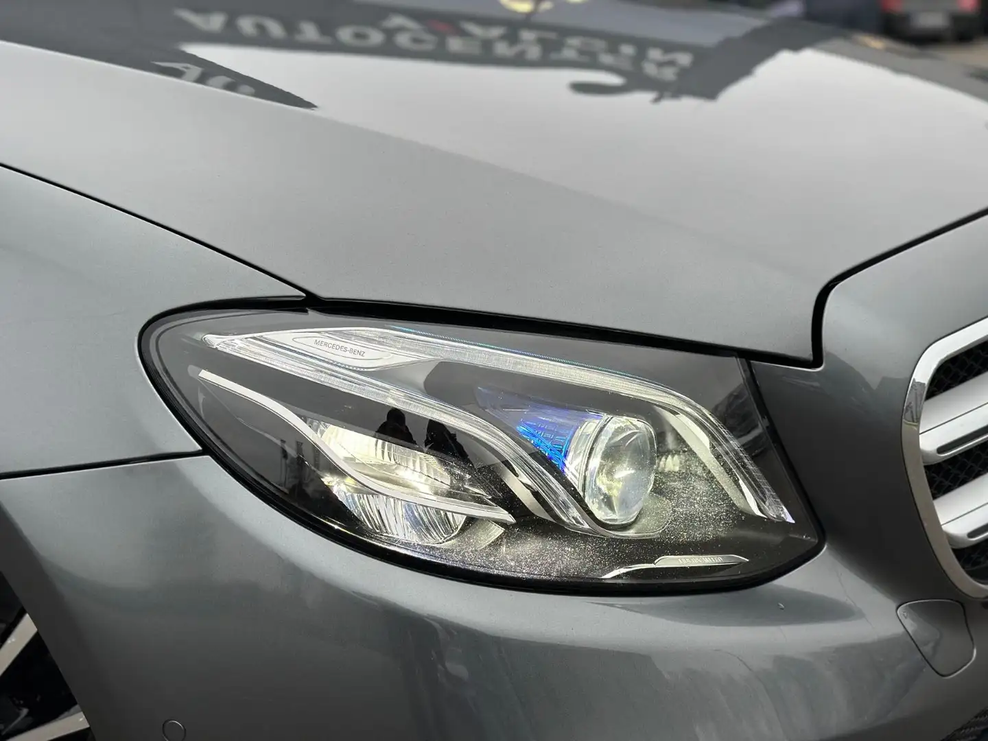 Mercedes-Benz E 220 d T AVANTGARDE Autom. S-HE/18LM/LED/R-CAM Grau - 2