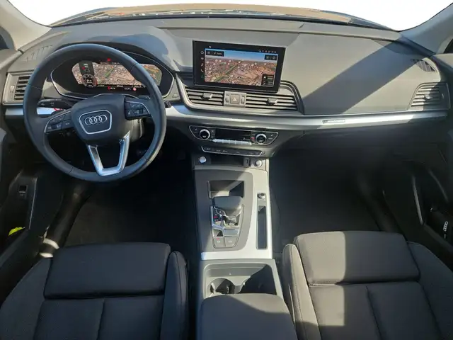 Audi Q5 view 8