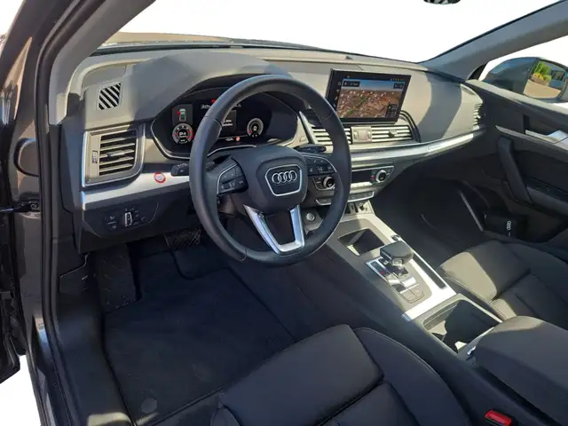 Audi Q5 view 4