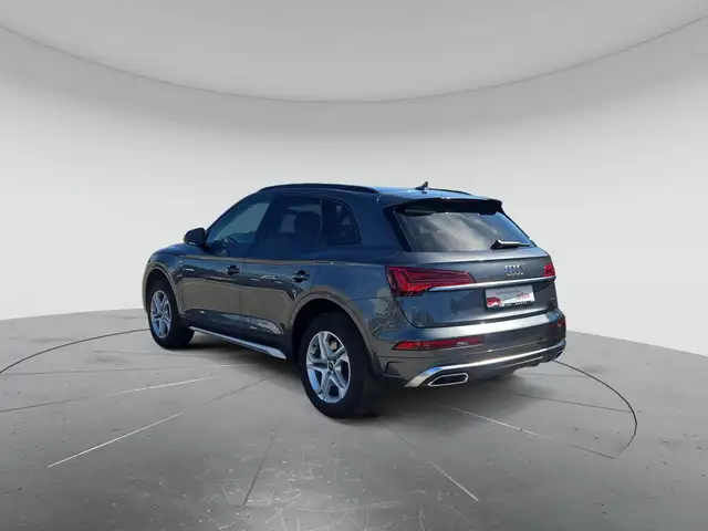 Audi Q5 view 3