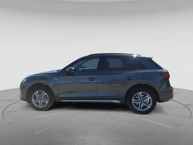 Audi Q5 view 6