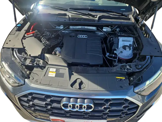Audi Q5 view 12