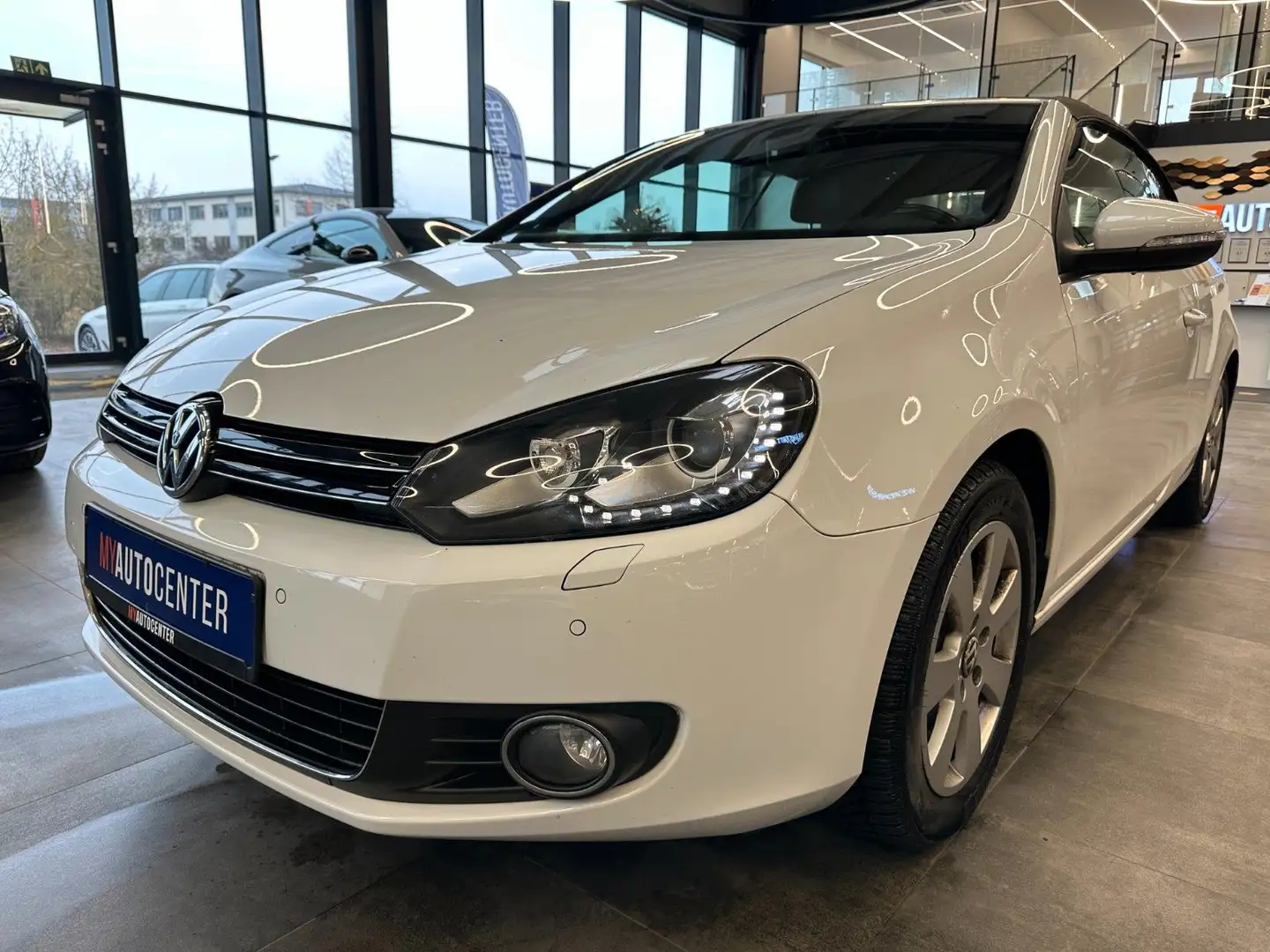 Volkswagen Golf VI Cabriolet Basis *2. Hand*Klima*SHZ*Navi* Blanc - 2