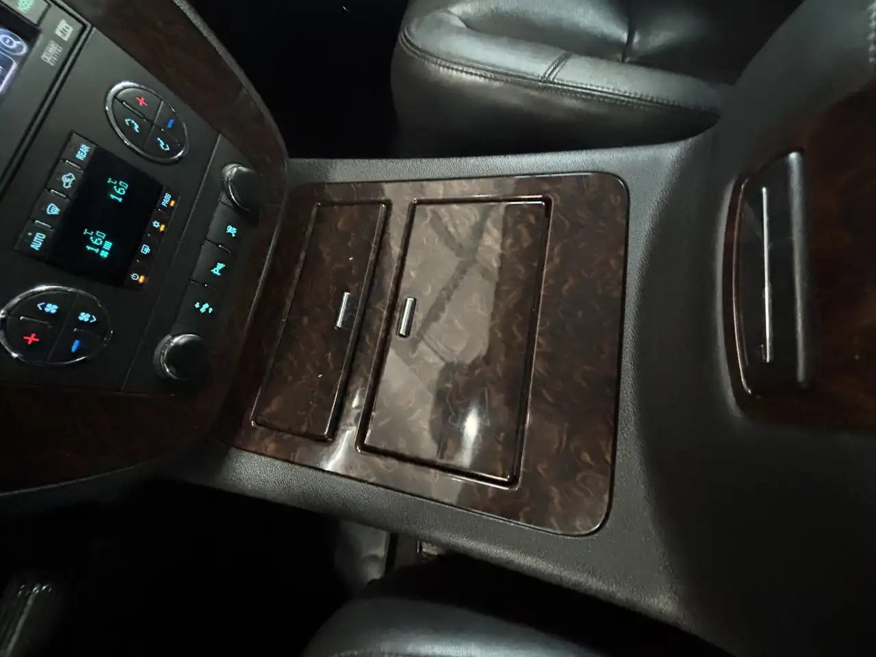 GMC Yukon снимка GMC Yukon