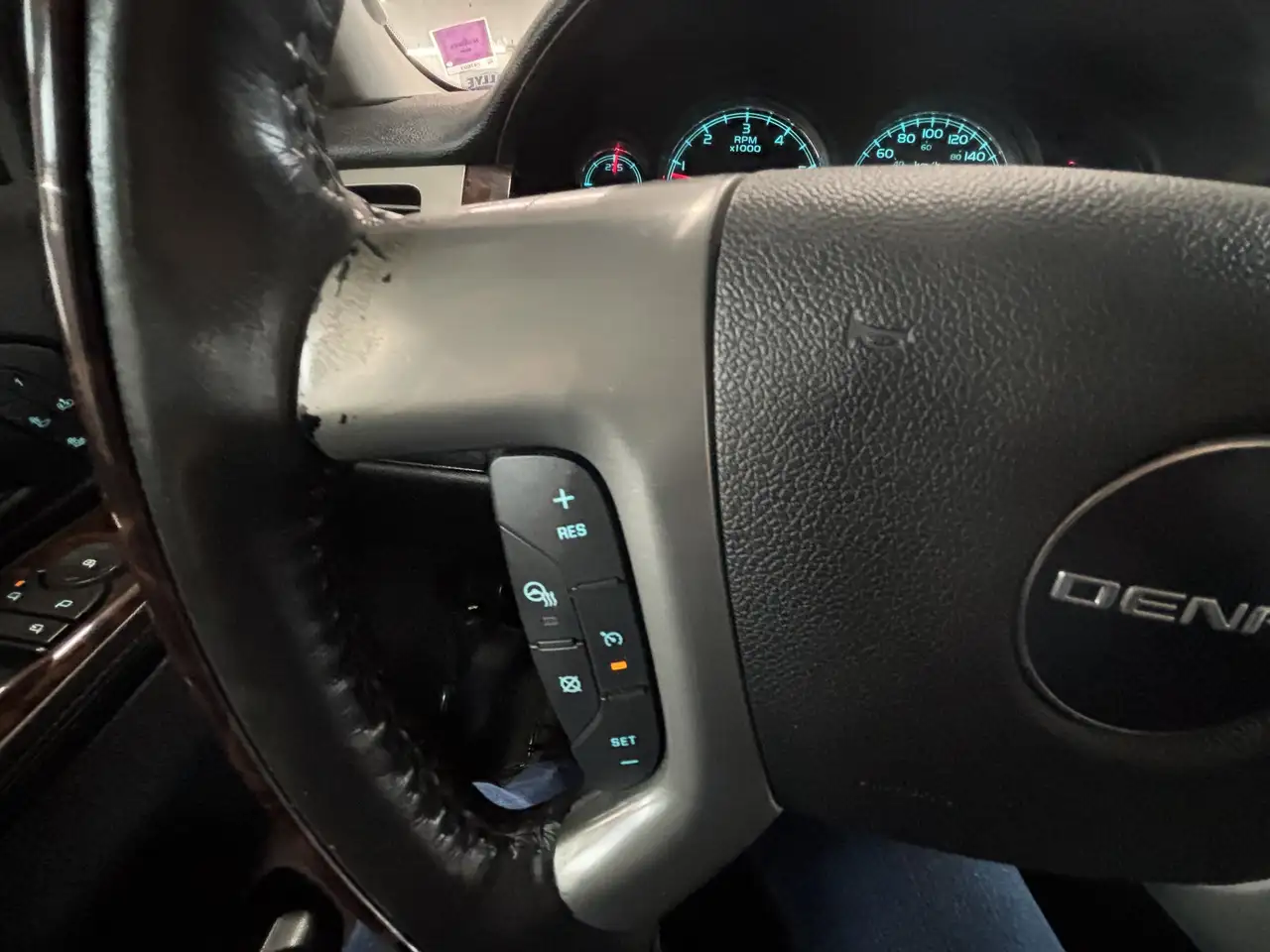 GMC Yukon снимка GMC Yukon