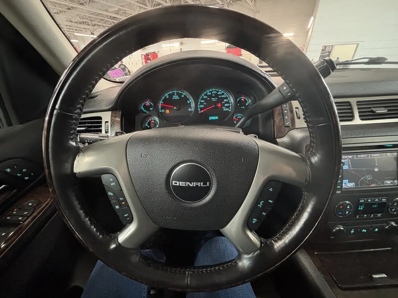 GMC Yukon снимка GMC Yukon