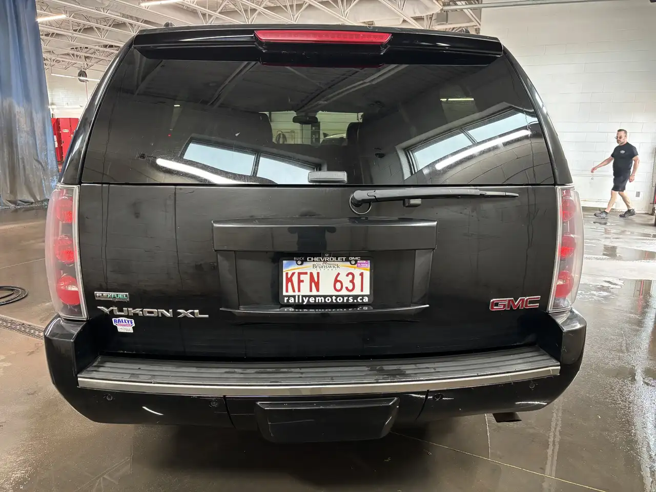 GMC Yukon снимка GMC Yukon