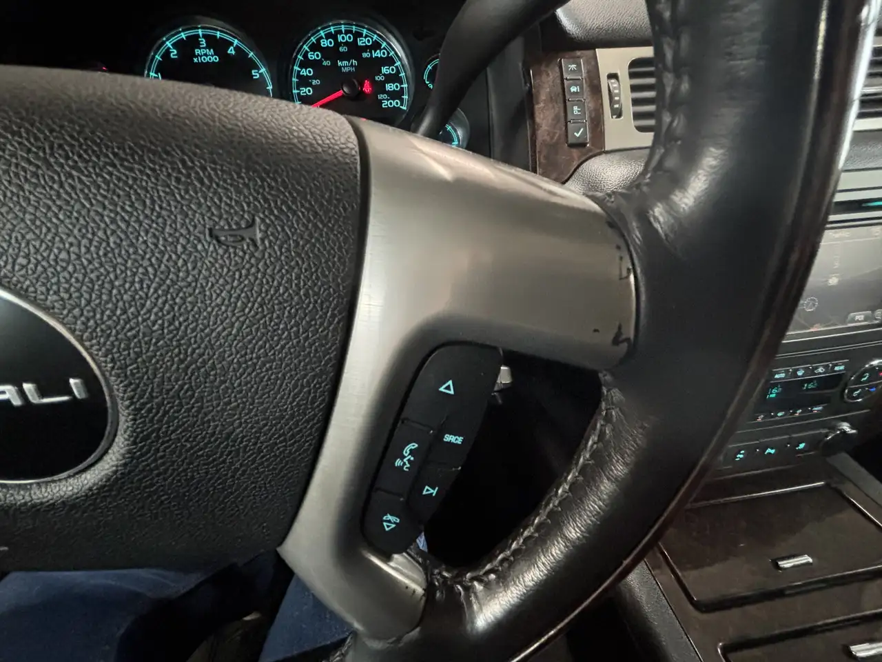 GMC Yukon снимка GMC Yukon