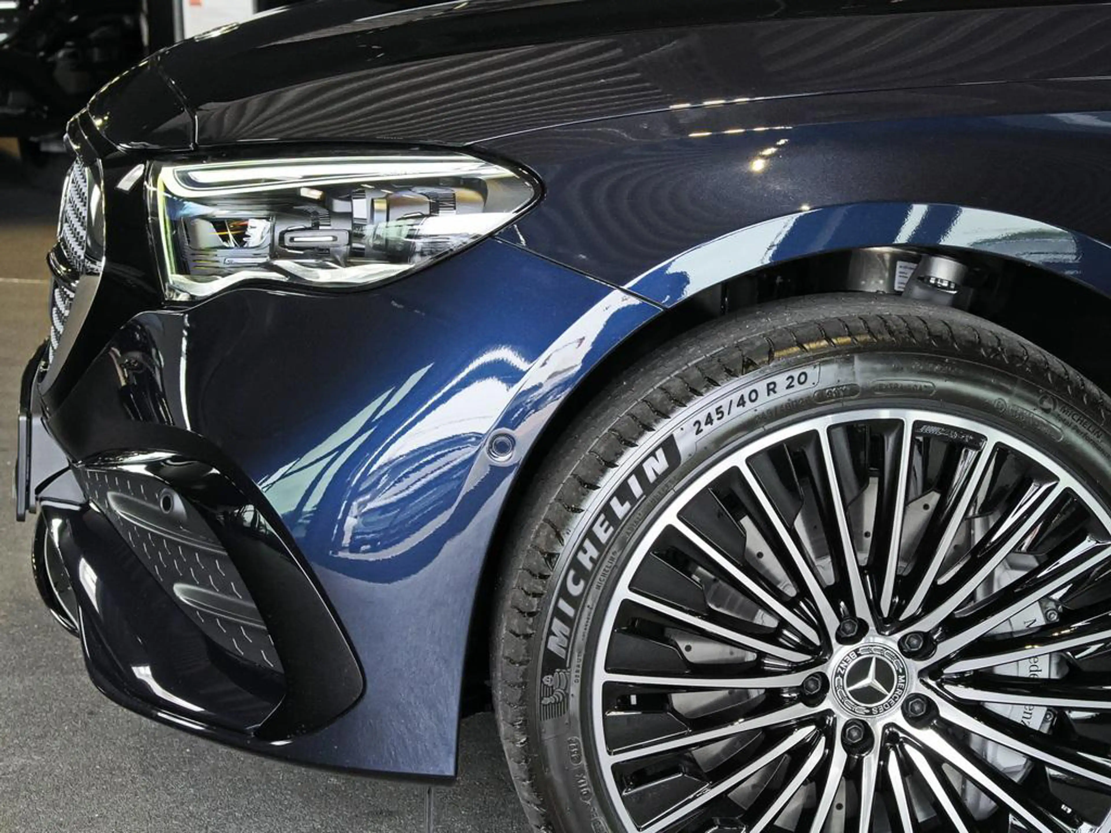 Mercedes-Benz E 450 d 4M AMG NIGHT PANO AHK 4D-SOUND HAL — photo 4