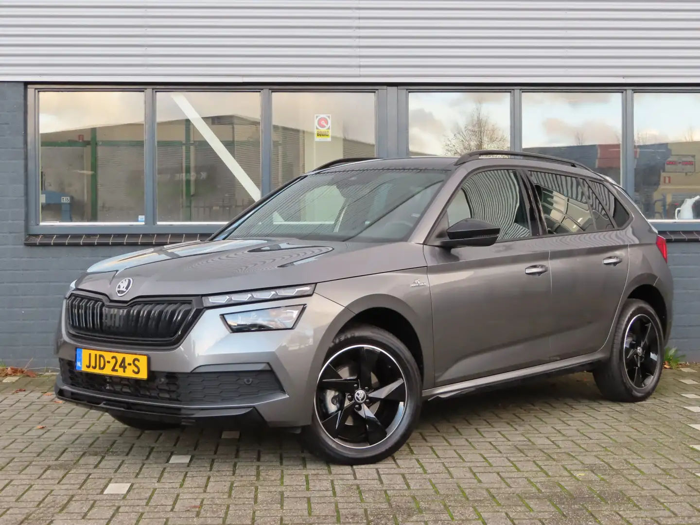 Skoda Kamiq 1.0 TSI Monte Carlo DSG | trekhaak wegklapbaar | s Grijs - 1